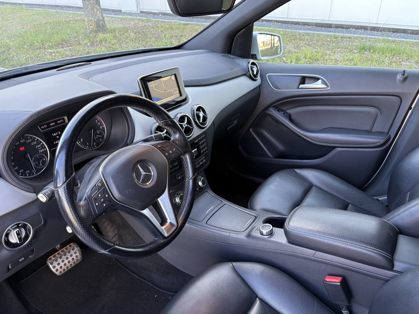 Foto van Mercedes-Benz B 200