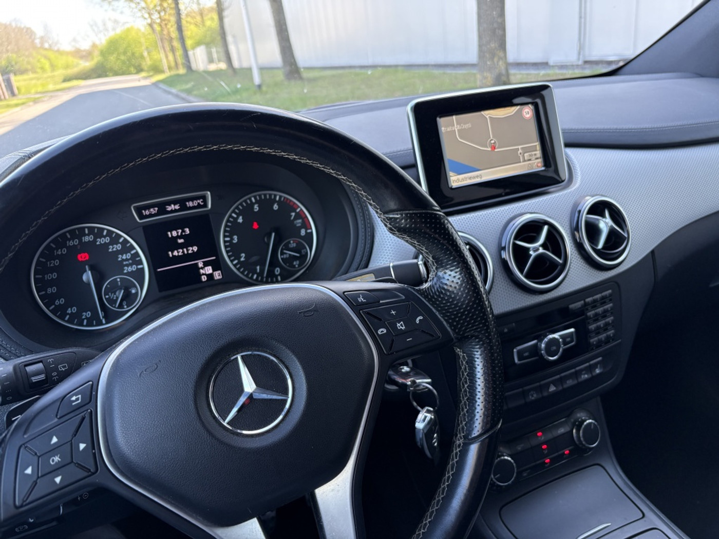 Foto van Mercedes-Benz B 200