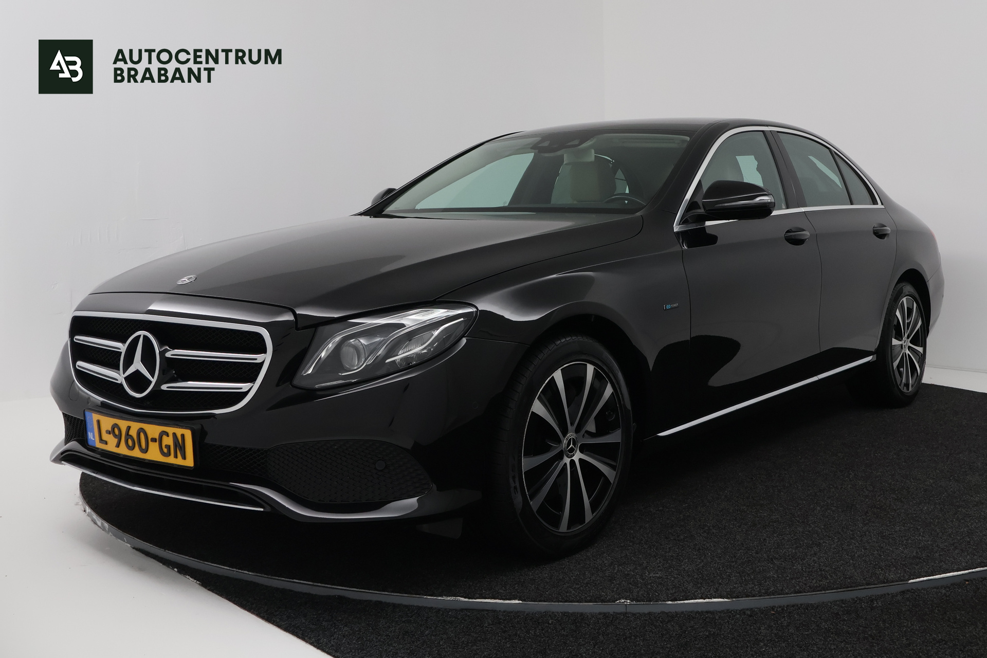 Mercedes-Benz E 300 E 300 e Advantage (CAMERA, STOELVERWARMING/VERKOELING, ELEKTR STOELEN, SFEERVERLICHTING) 2019 - voorkant