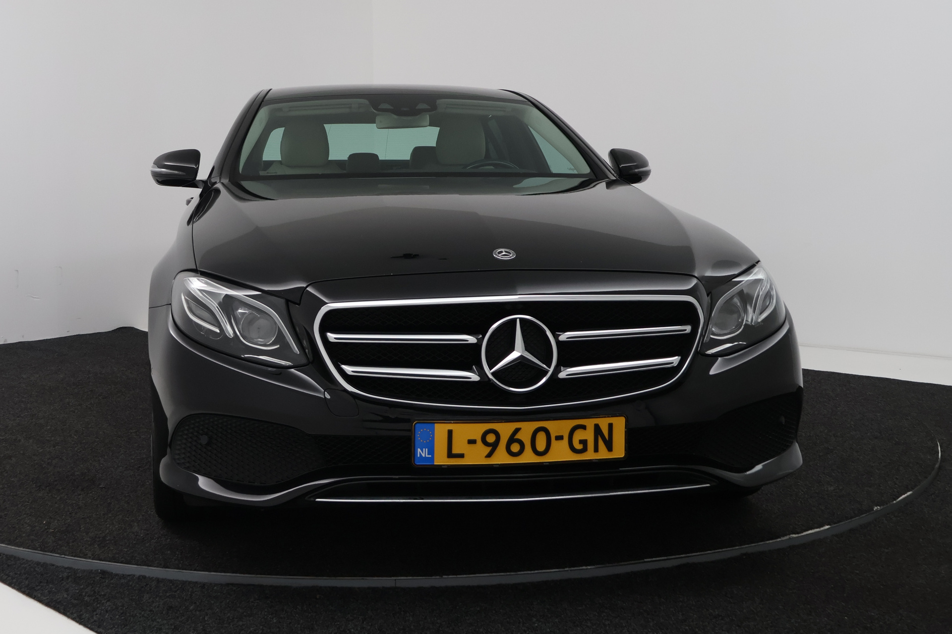 Foto van Mercedes-Benz E 300 E