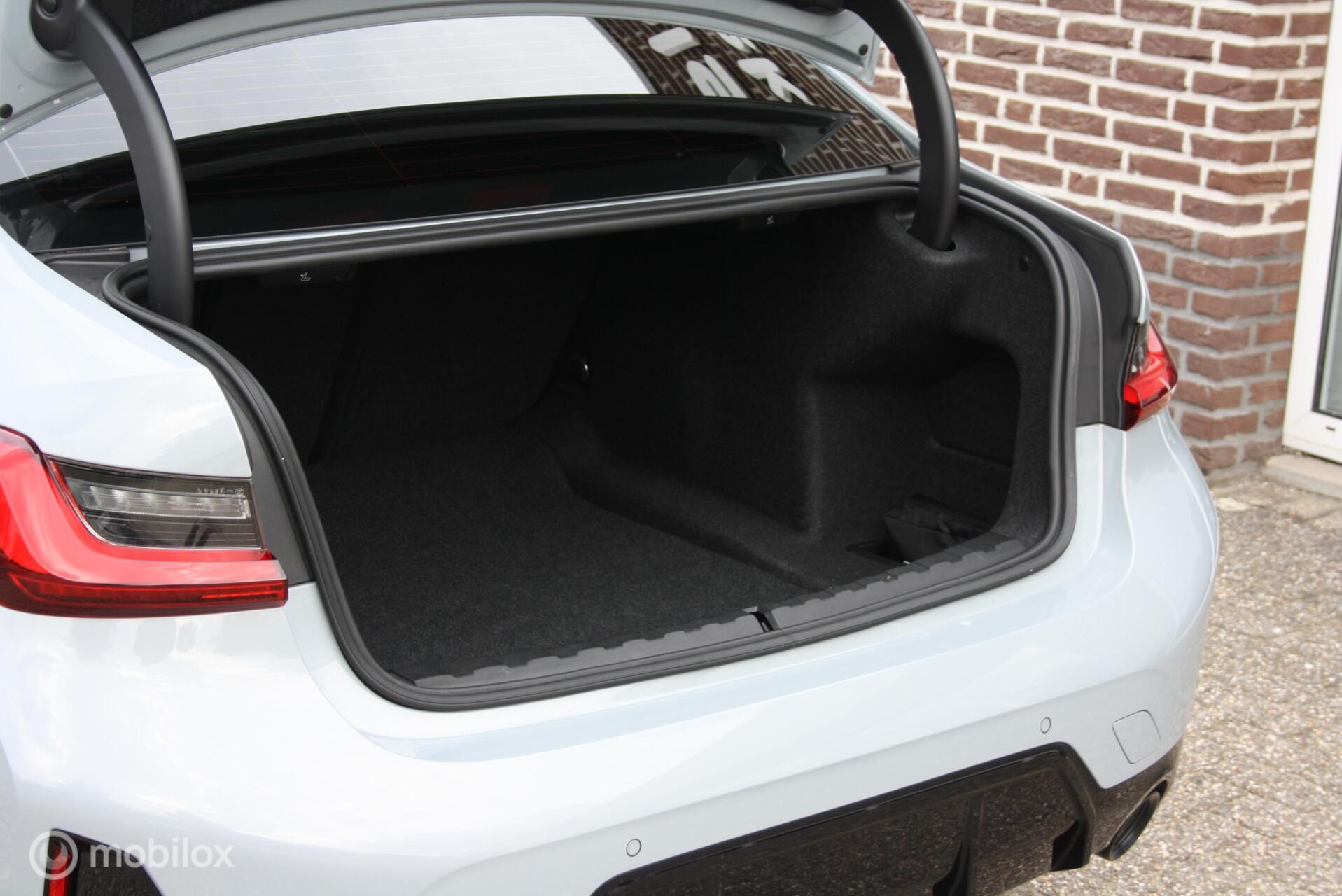 Foto van BMW 330i