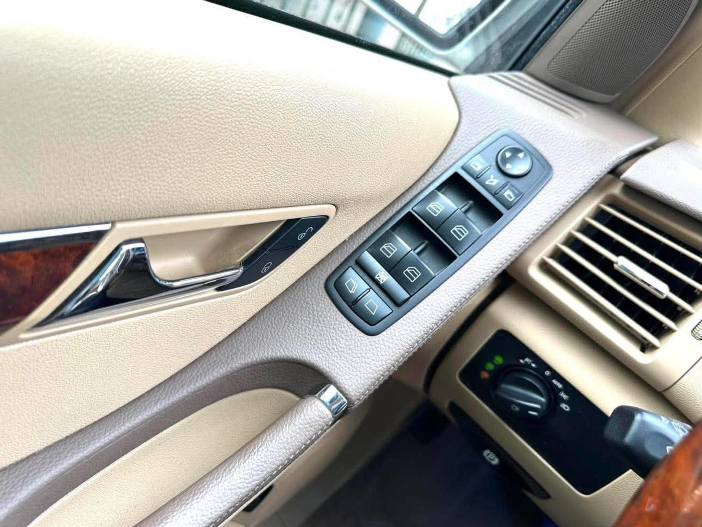 Foto van Mercedes-Benz R 500 4Matic
