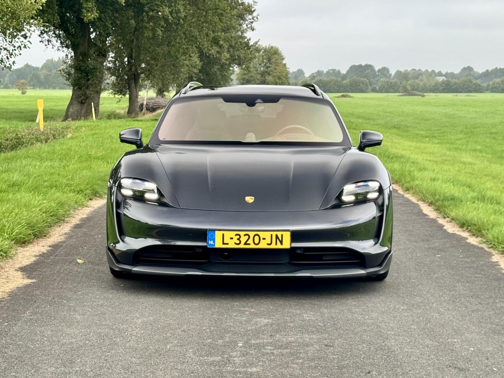 Foto van Porsche Taycan 4s
