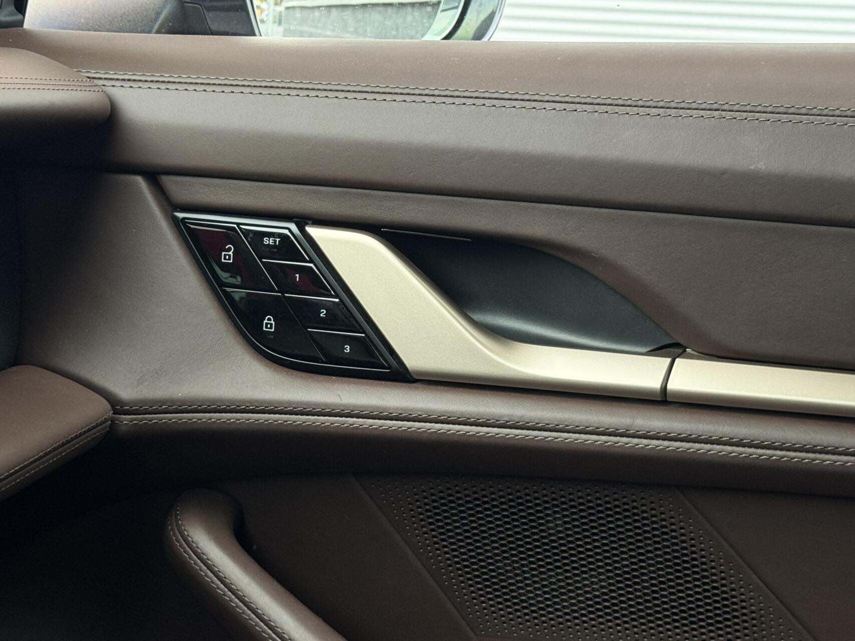 Foto van Porsche Taycan 4s