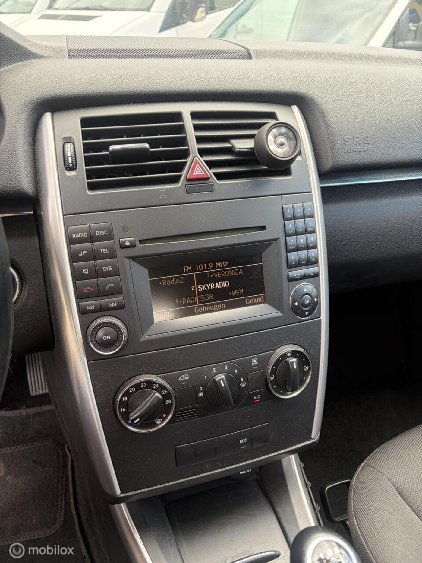 Foto van Mercedes-Benz B 180