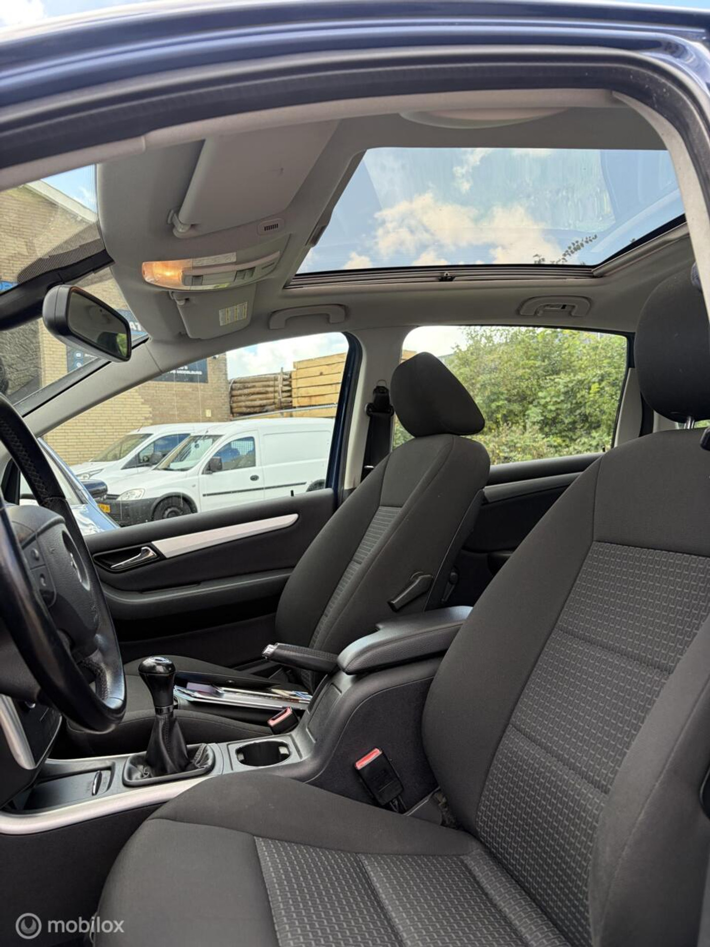 Foto van Mercedes-Benz B 180