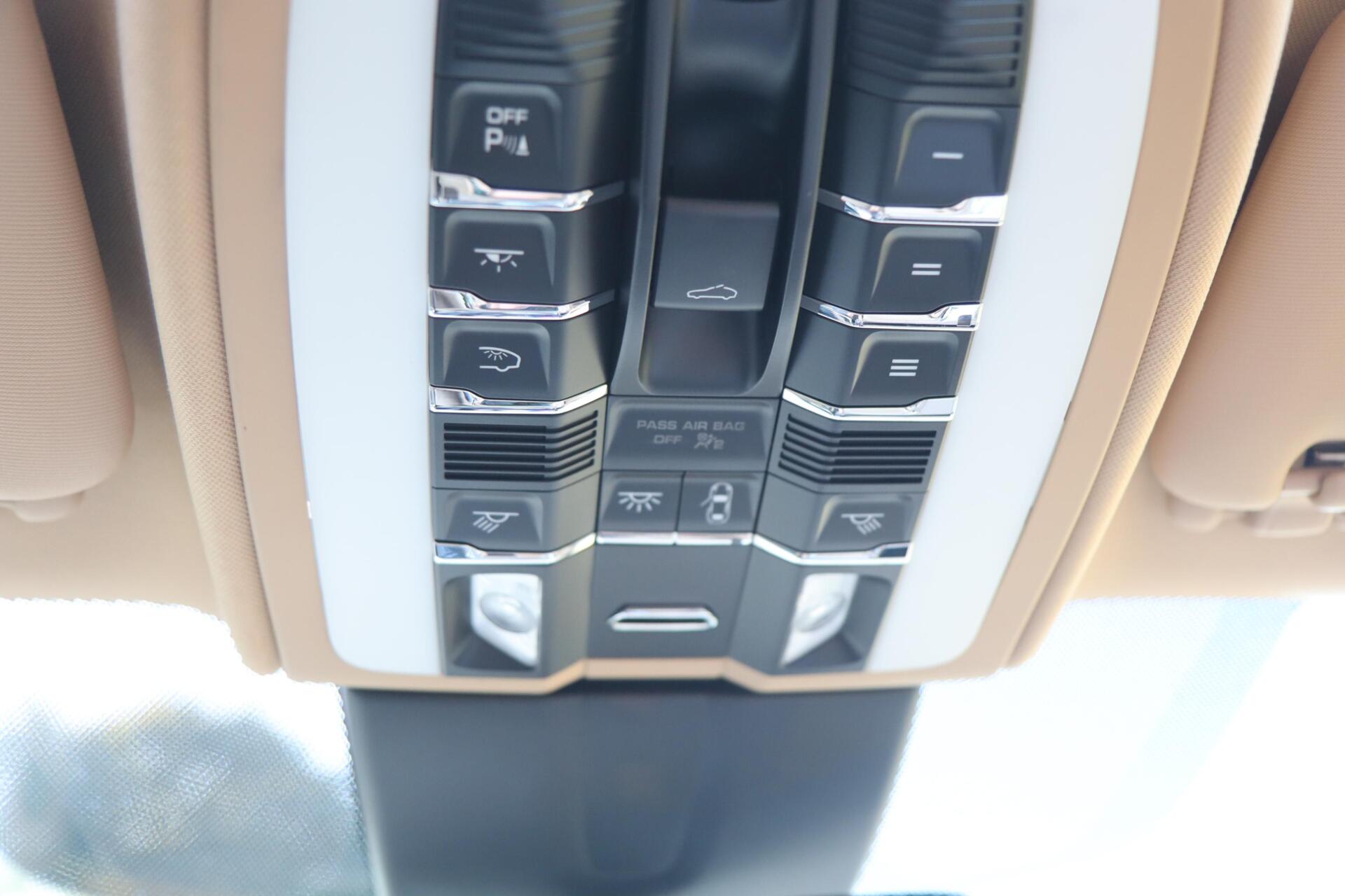 Foto van Porsche Cayenne S E-hybrid