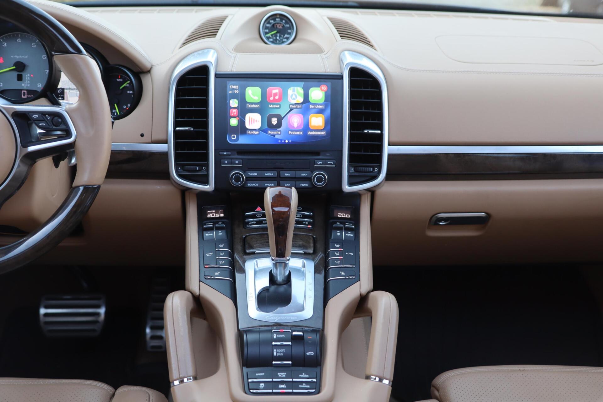 Foto van Porsche Cayenne S E-hybrid