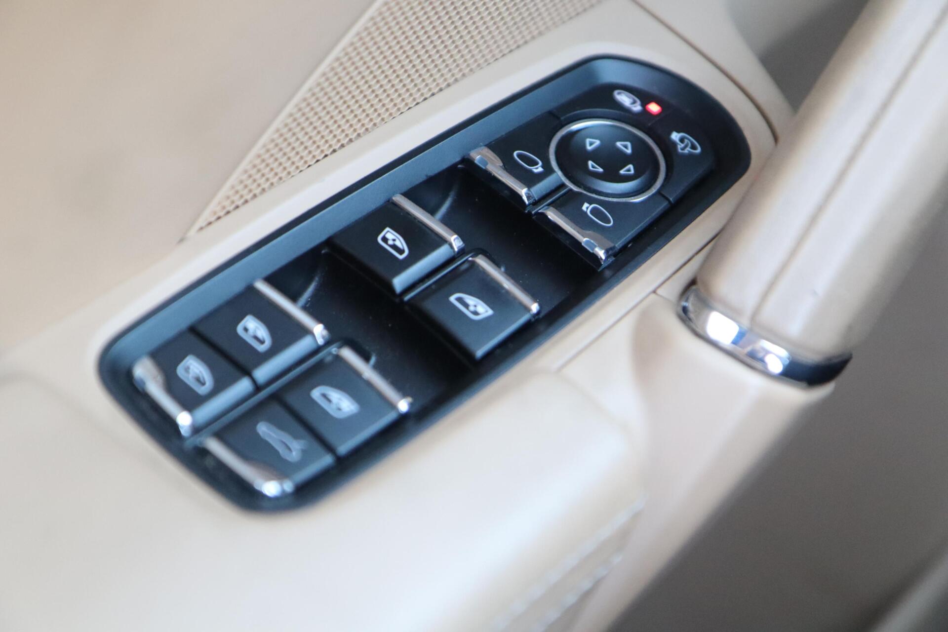 Foto van Porsche Cayenne S E-hybrid