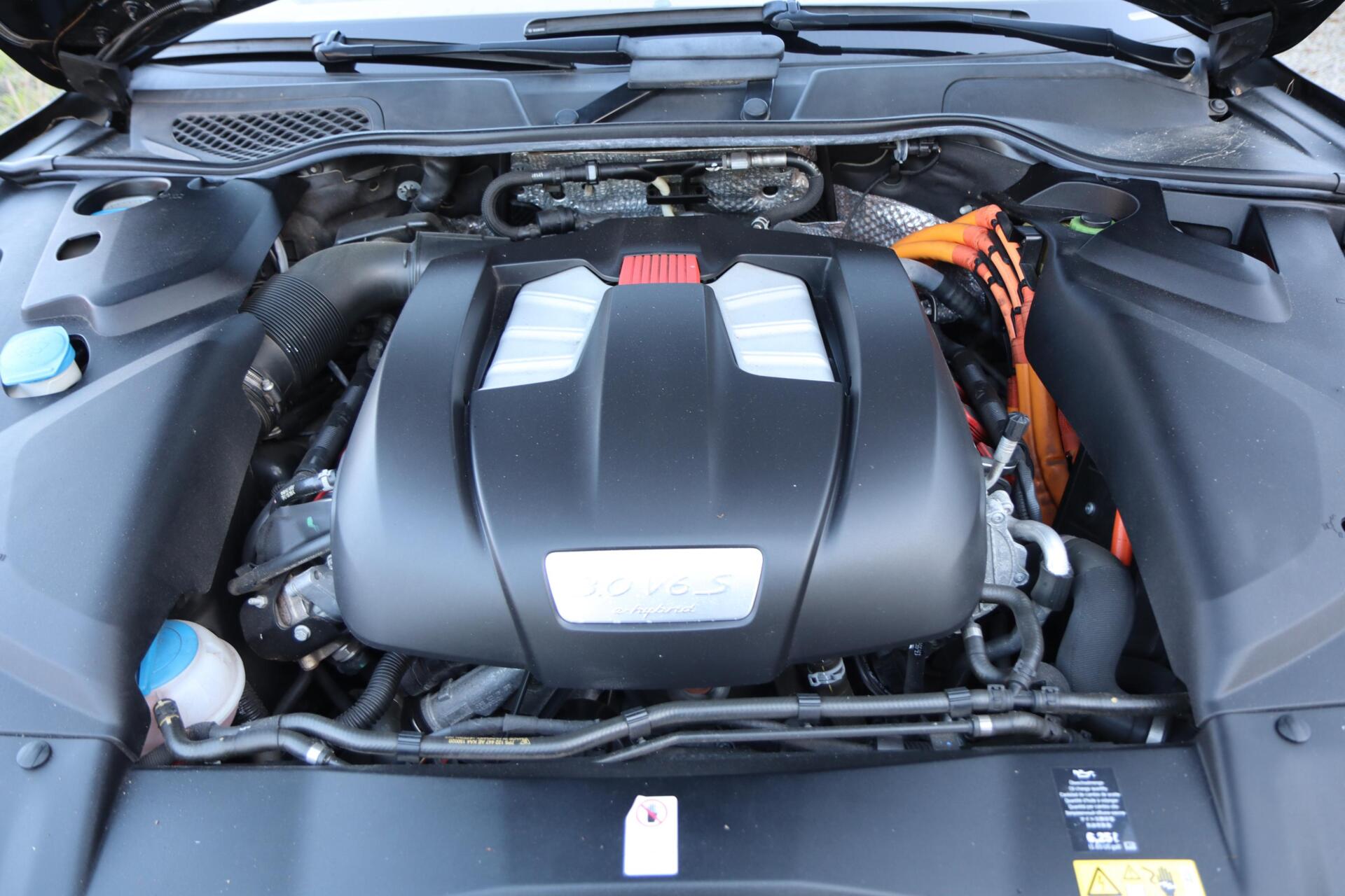 Foto van Porsche Cayenne S E-hybrid