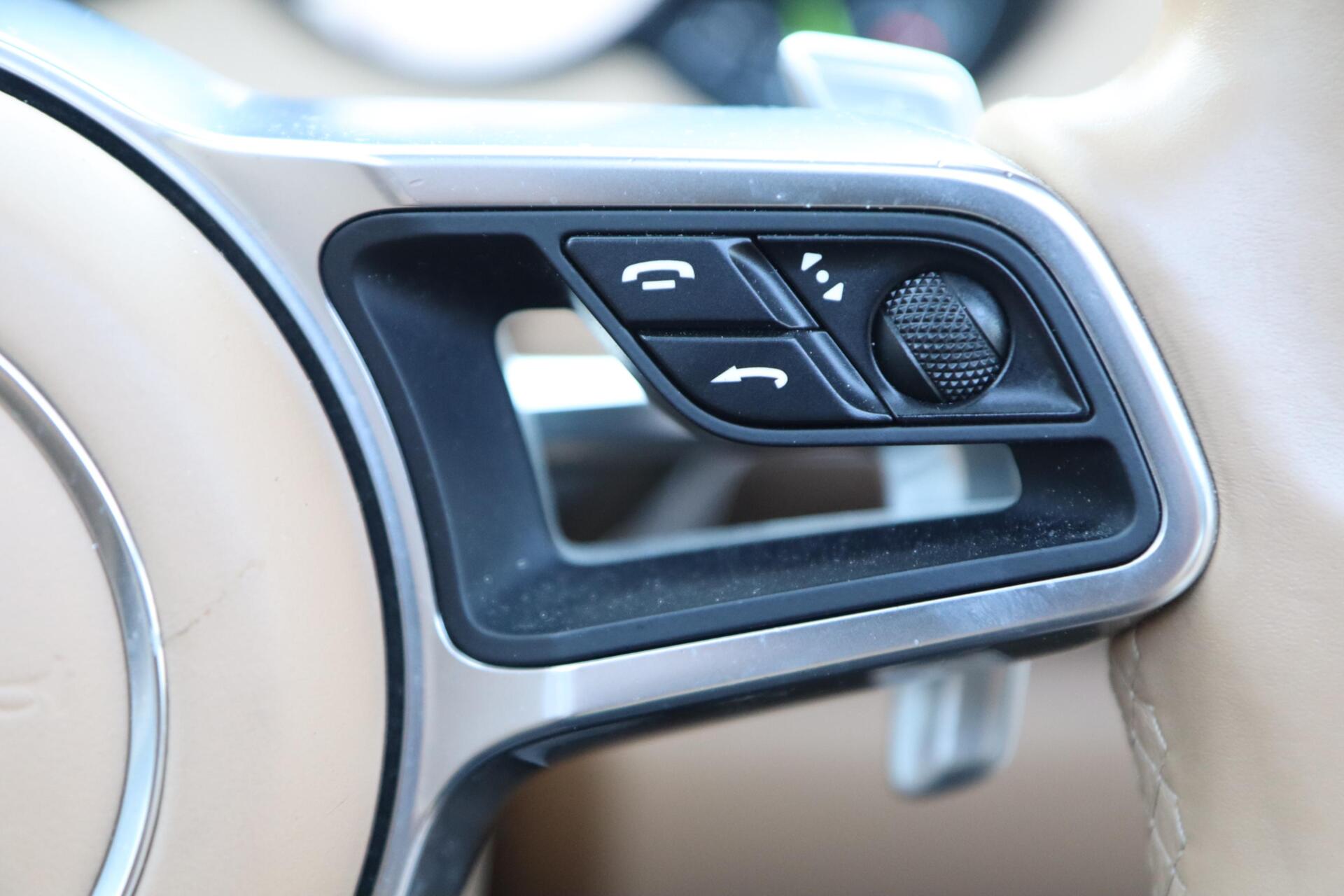 Foto van Porsche Cayenne S E-hybrid