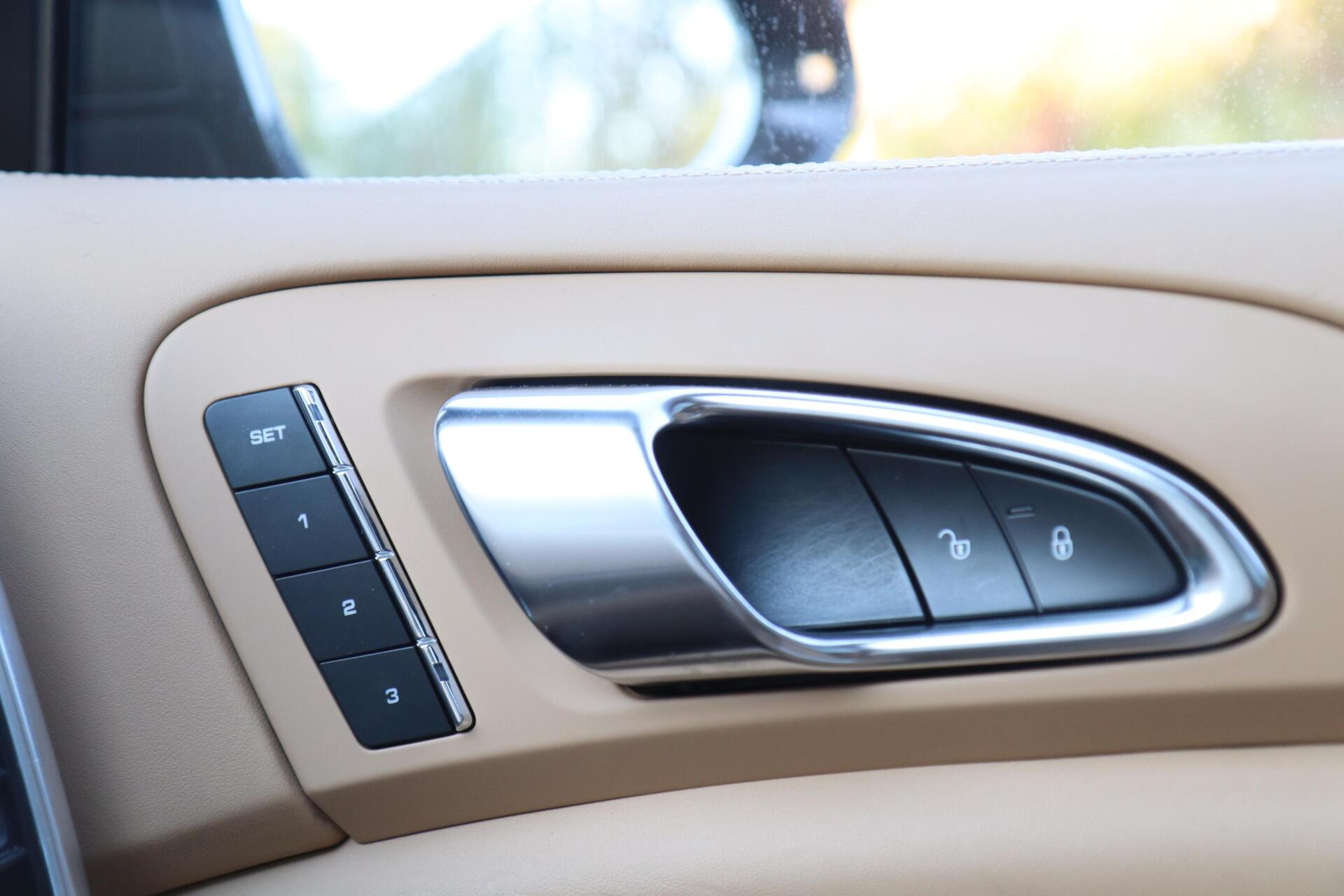 Foto van Porsche Cayenne S E-hybrid