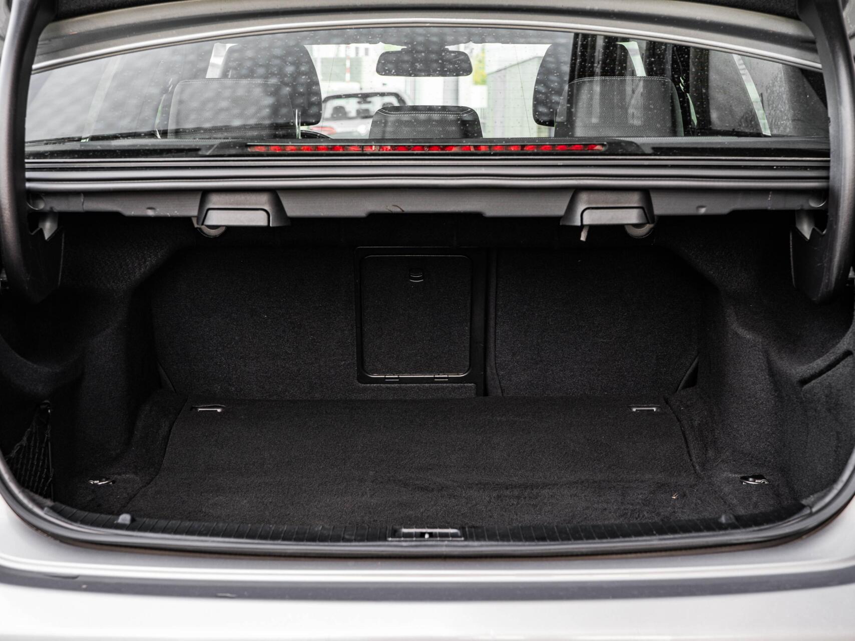 Foto van Mercedes-Benz E 200