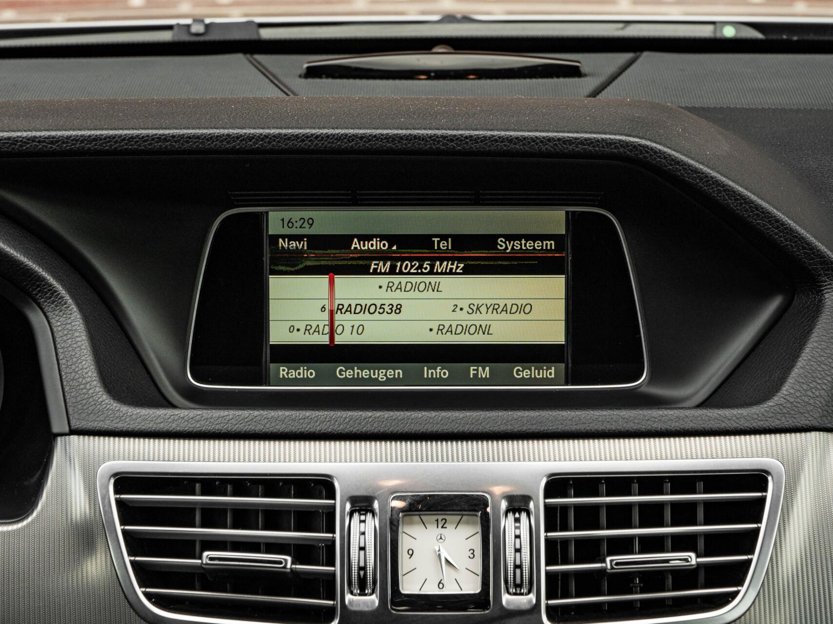 Foto van Mercedes-Benz E 200