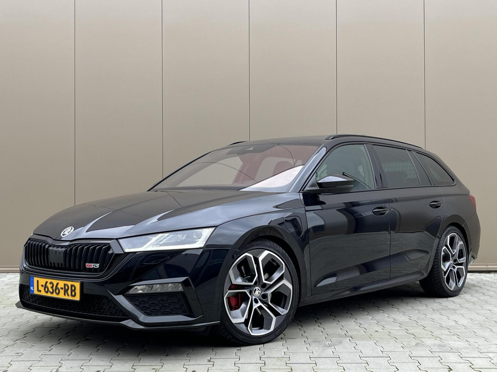 Skoda Octavia RS RS 245pk | DCC | 19” | Pano | Head up | Leder Alcantara 2021 - voorkant