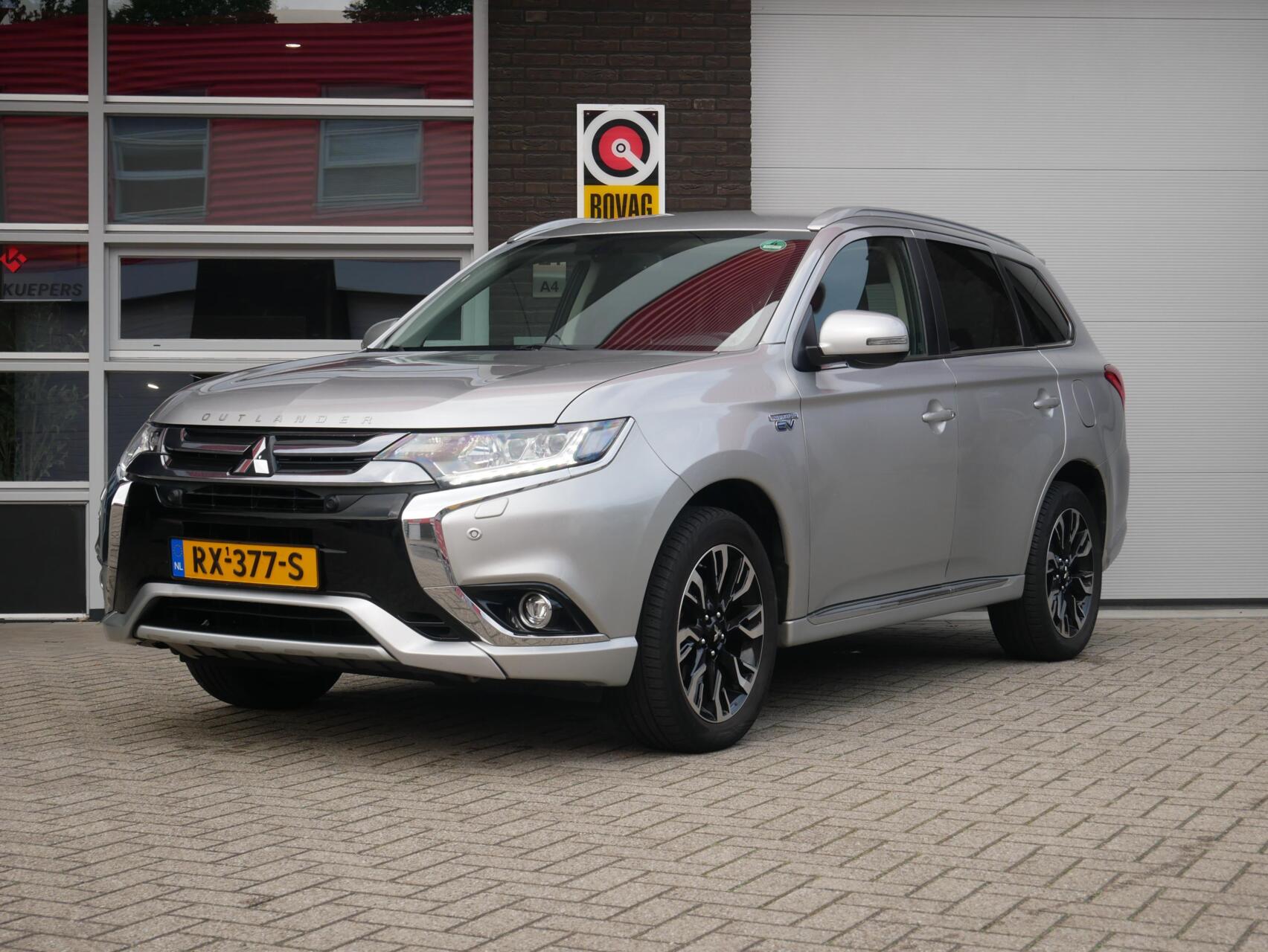 Mitsubishi Outlander 2.0 PHEV Premium Trekhaak| Camera| NAP 2018 - voorkant