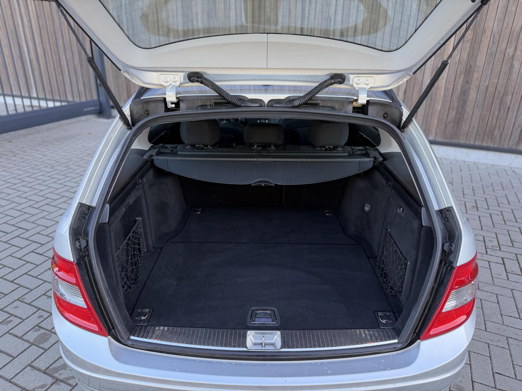 Foto van Mercedes-Benz C 180 Kompressor