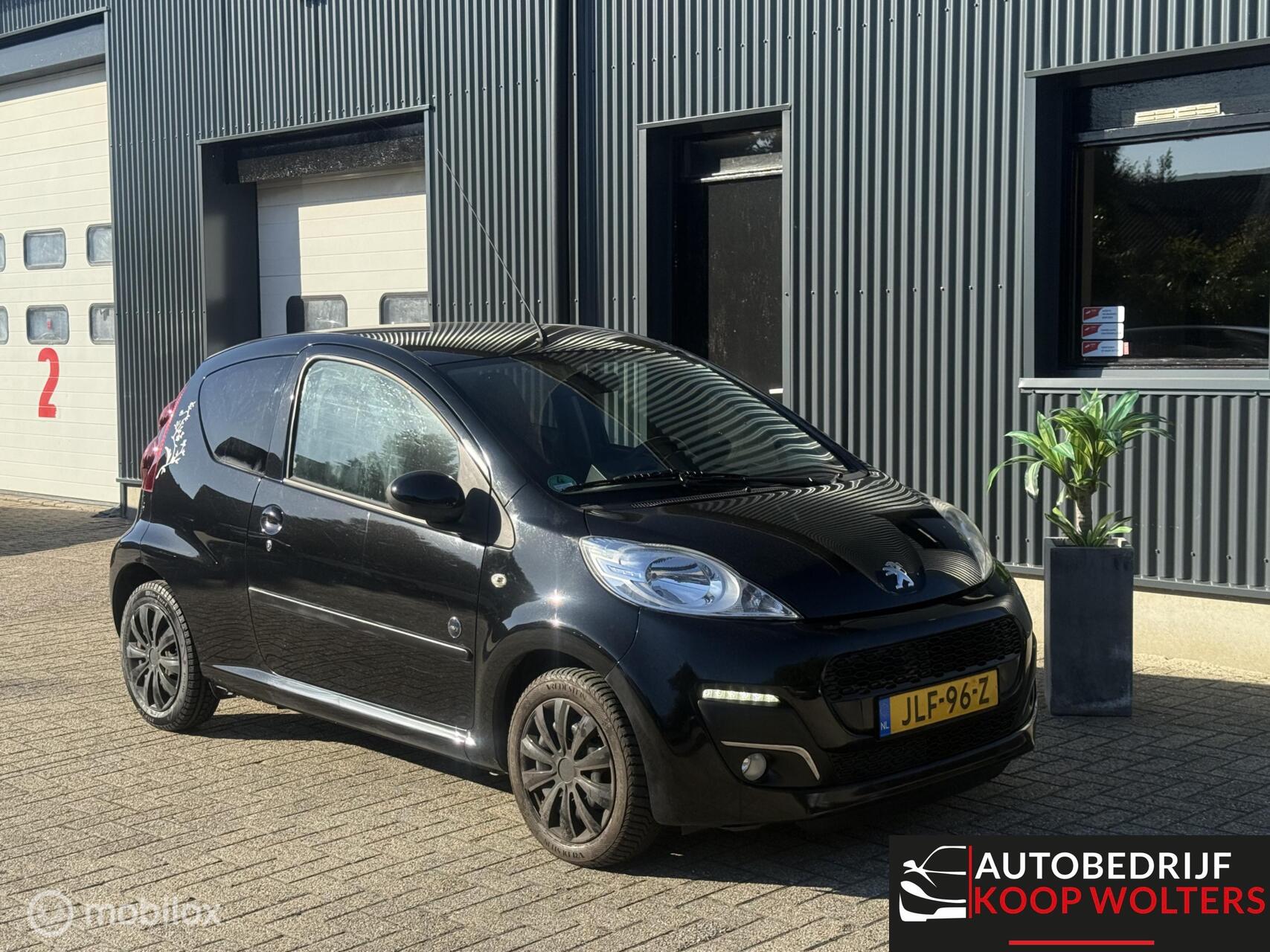 Peugeot 107 1.0-12V XS Airco 82.000KM LED 2012 - voorkant