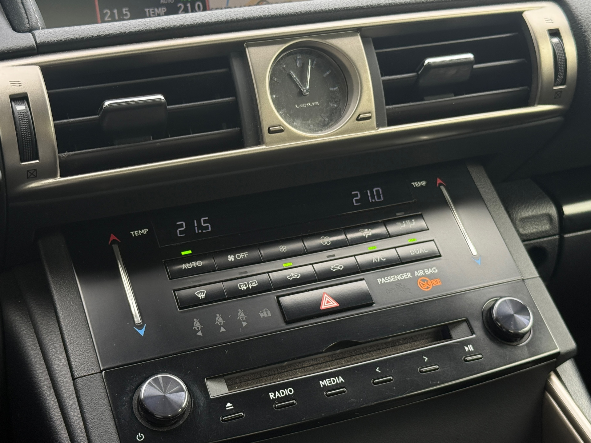 Foto van Lexus Lexus Is300h