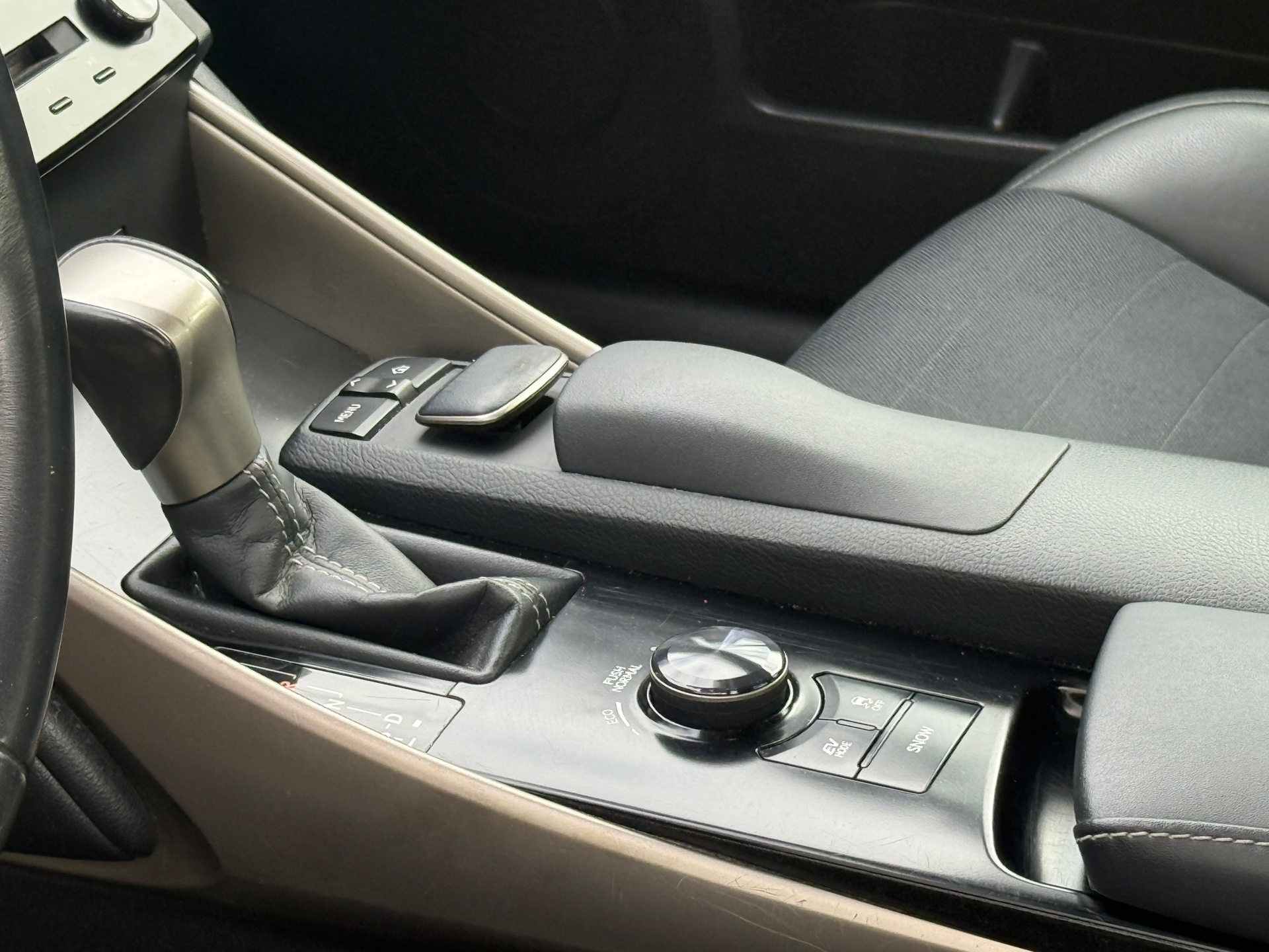 Foto van Lexus Lexus Is300h