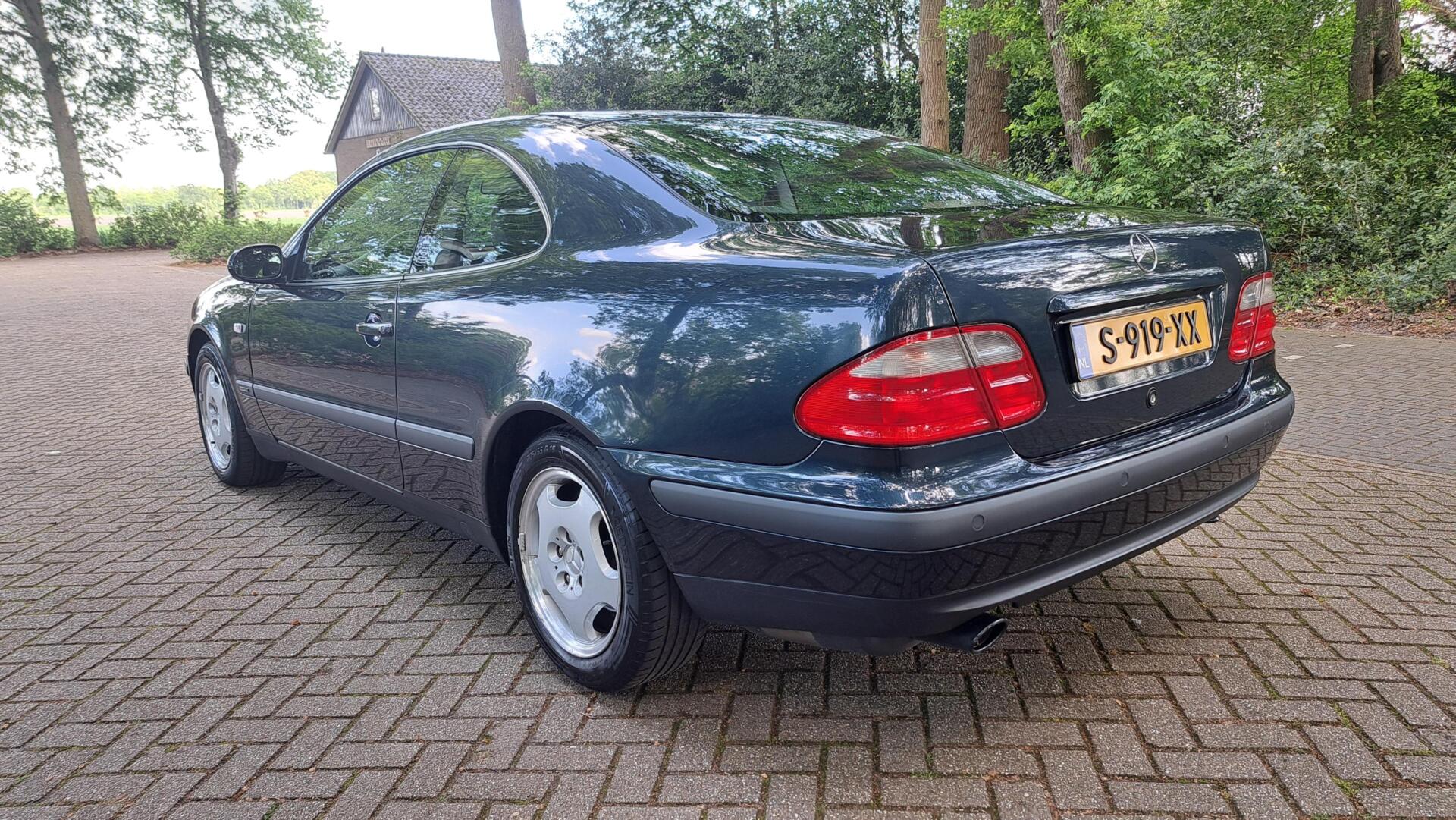 Foto van Mercedes-Benz CLK 320