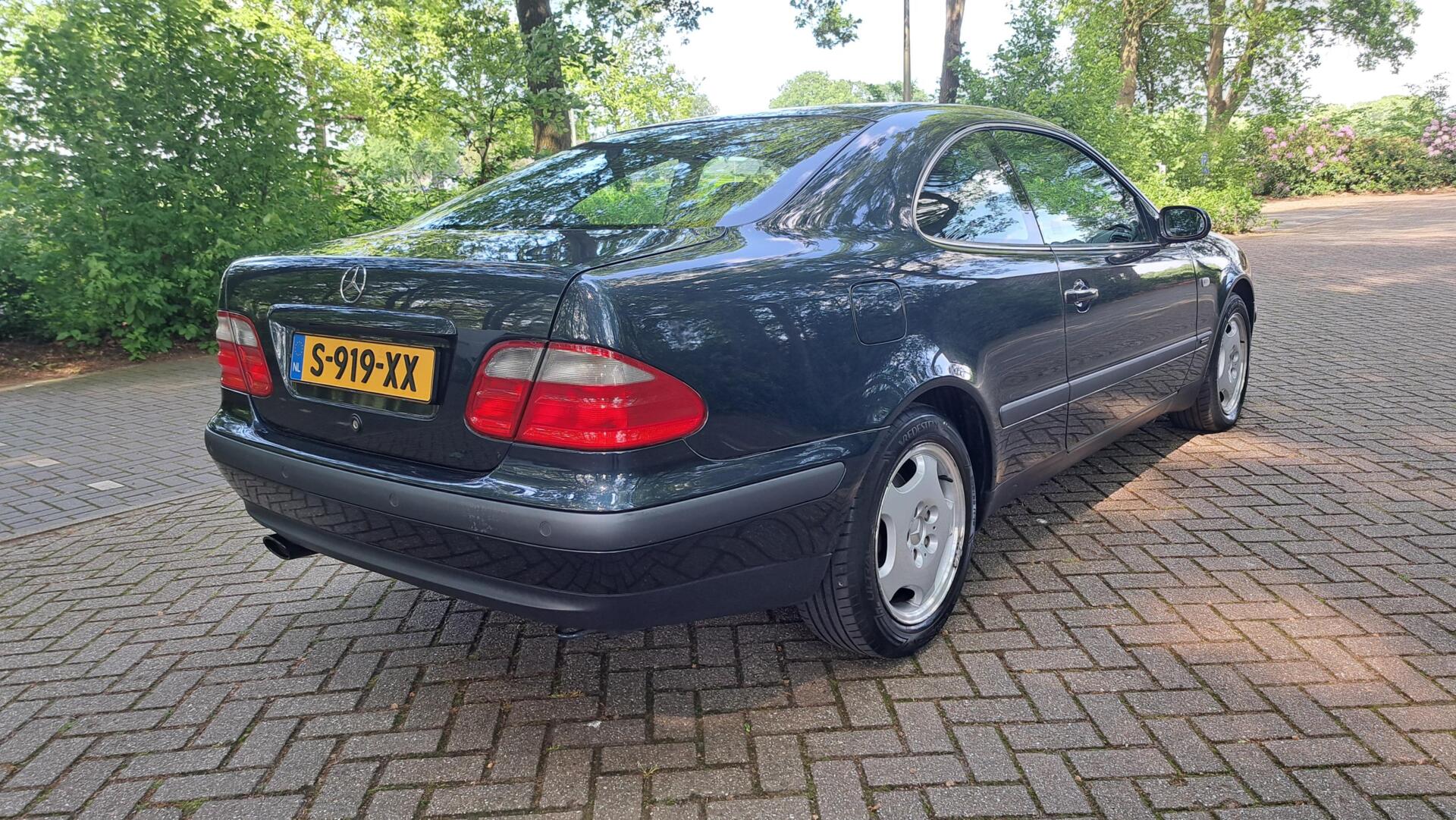 Foto van Mercedes-Benz CLK 320