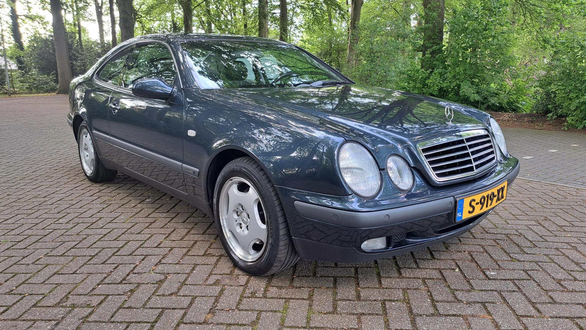 Foto van Mercedes-Benz CLK 320