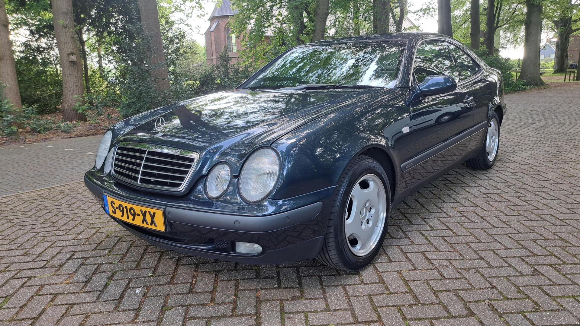 Foto van Mercedes-Benz CLK 320