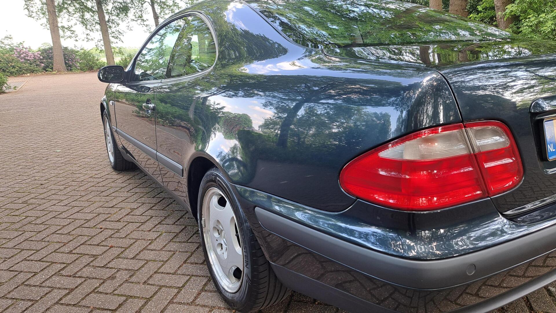 Foto van Mercedes-Benz CLK 320