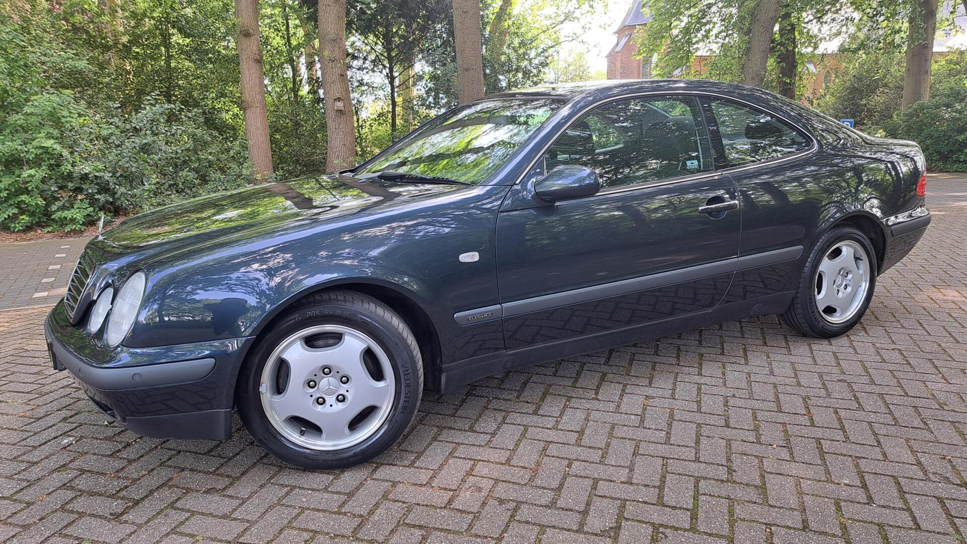 Foto van Mercedes-Benz CLK 320