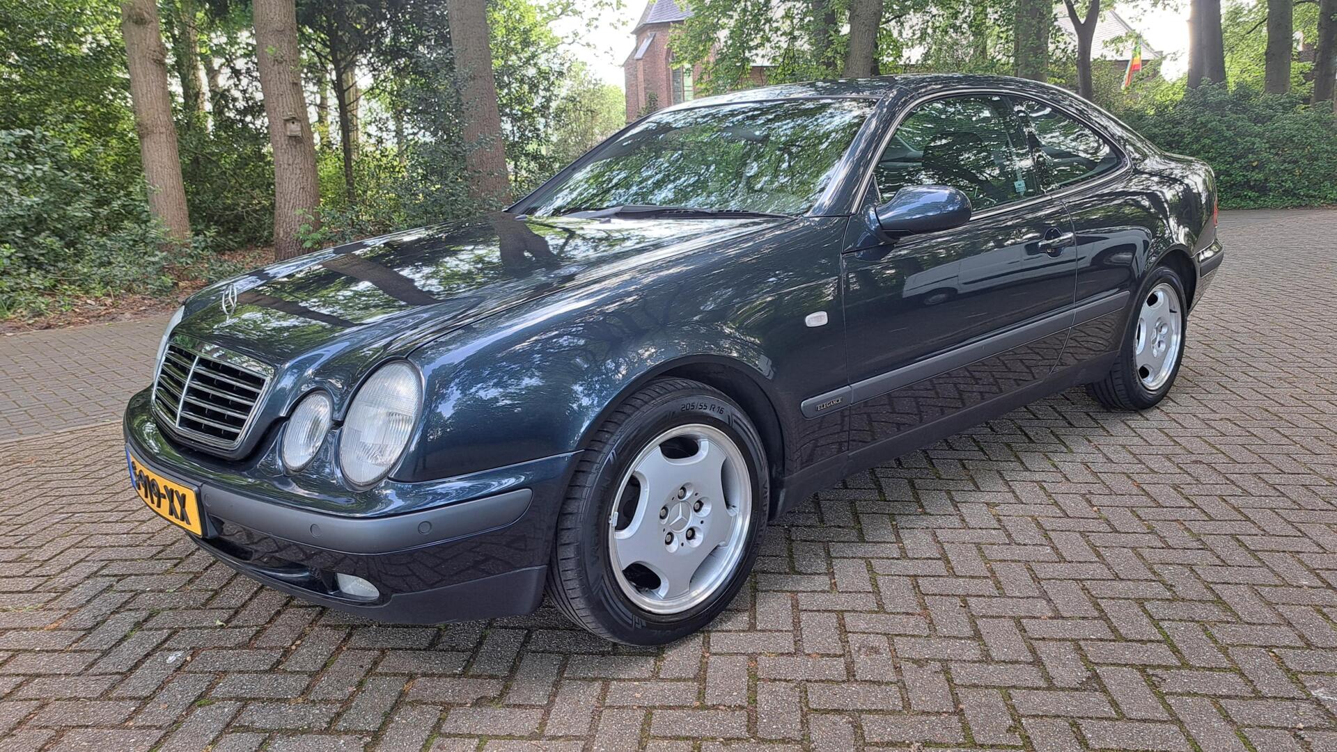 Foto van Mercedes-Benz CLK 320