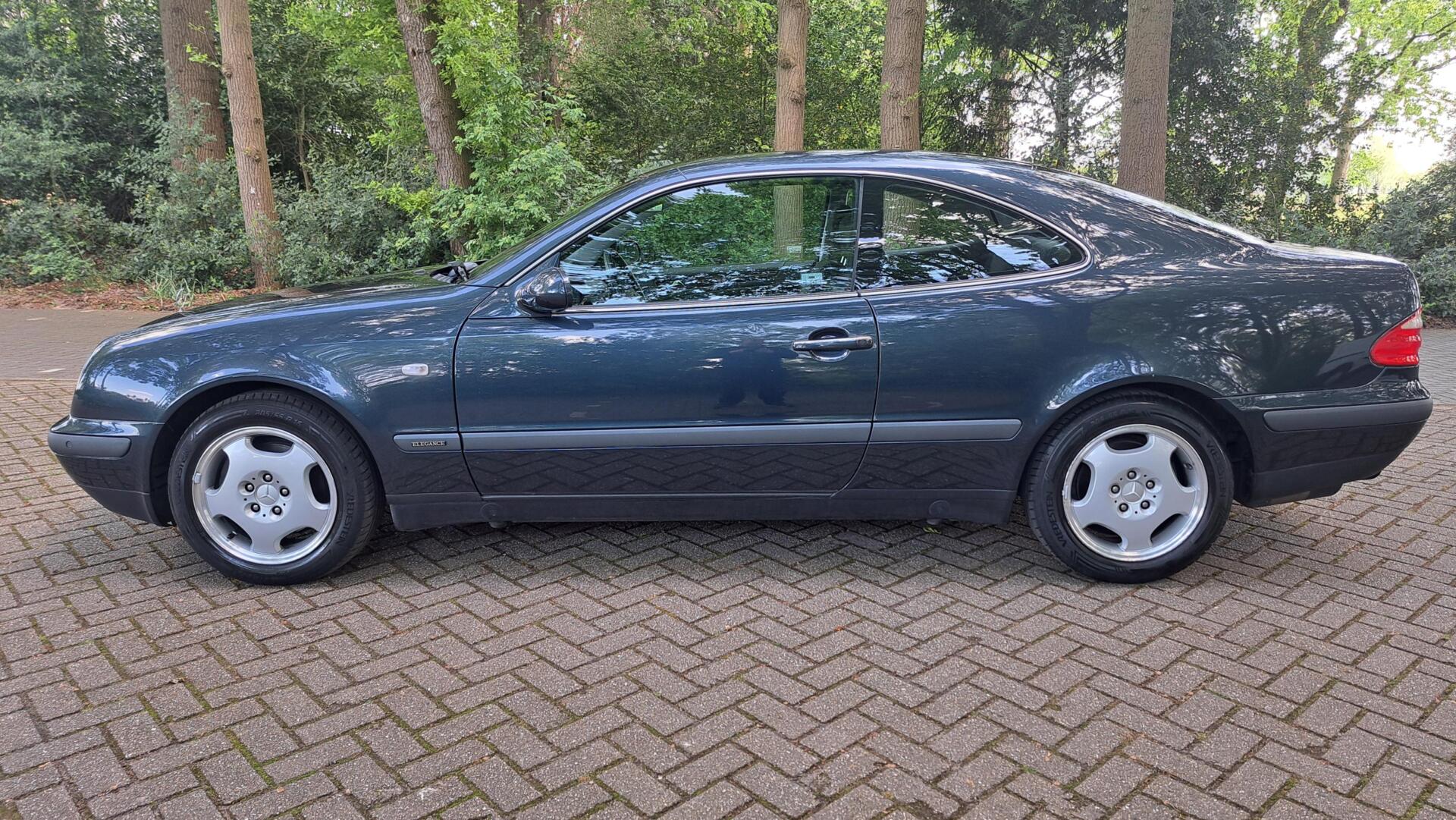 Foto van Mercedes-Benz CLK 320