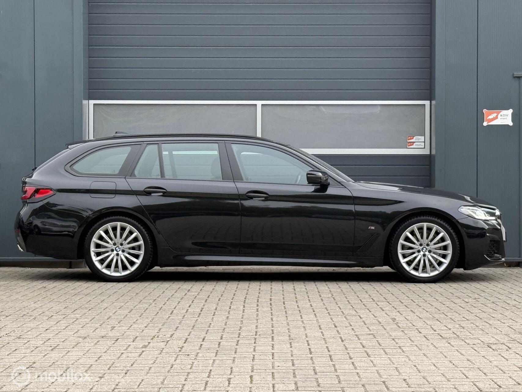BMW 5-serie Touring 520d Mild Hybrid M-SPORT Facelift 2020 - voorkant