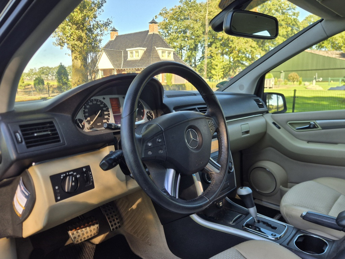 Foto van Mercedes-Benz B 200