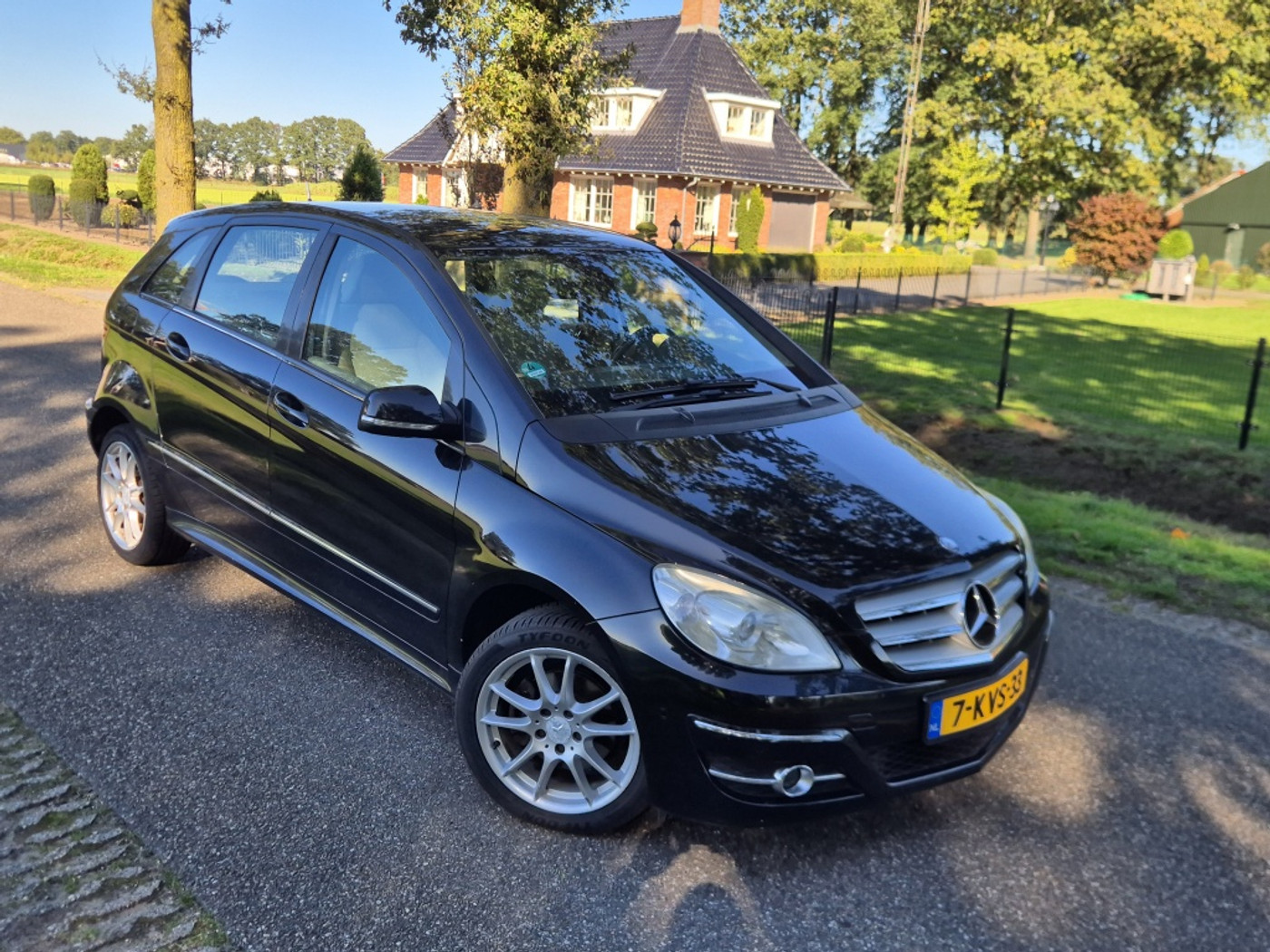 Foto van Mercedes-Benz B 200