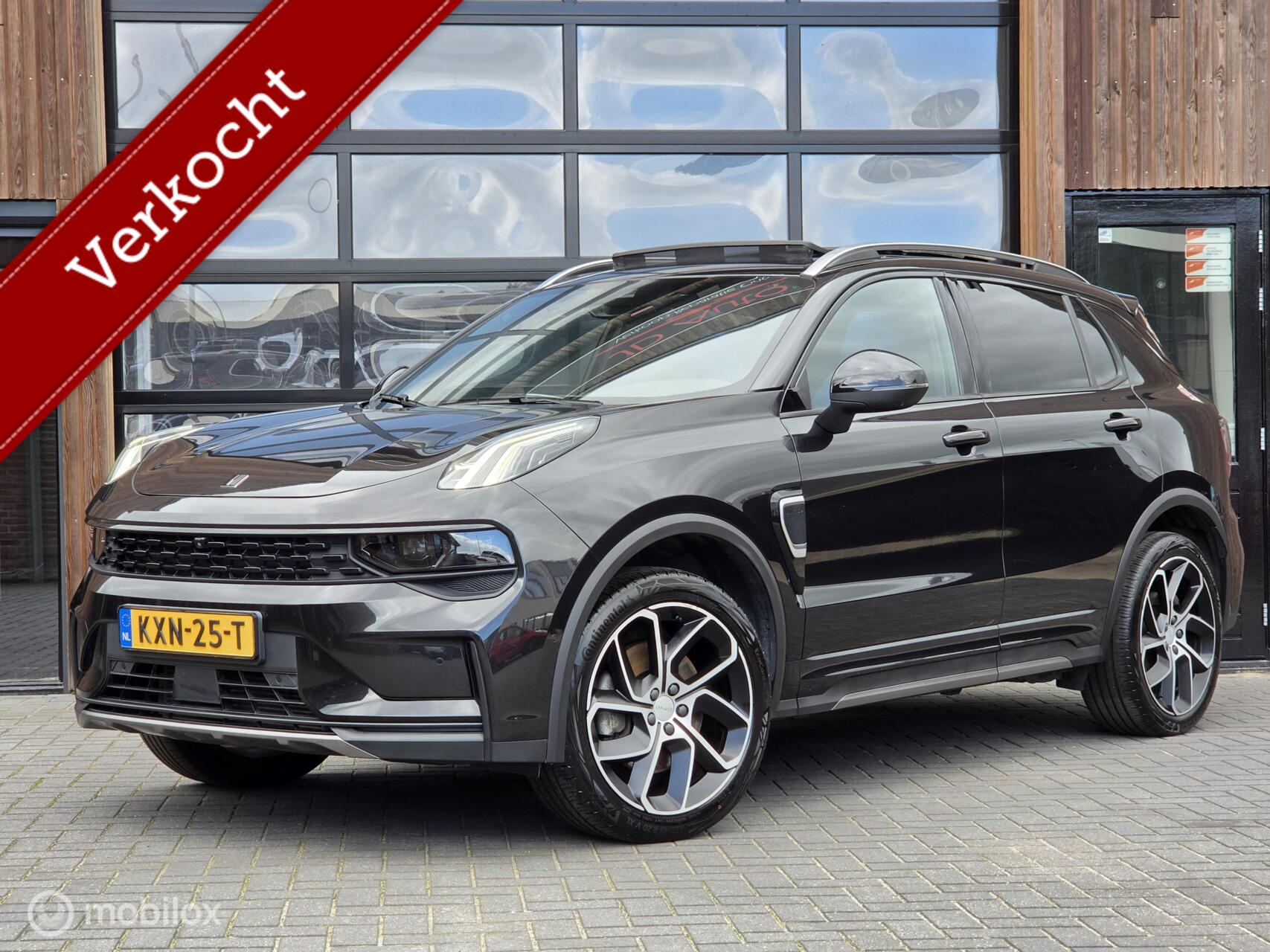 LYNK & Co 01 1.5 PHEV BLACK EDITION PANO 360CAM ZWARTE HEMEL 2023 - voorkant