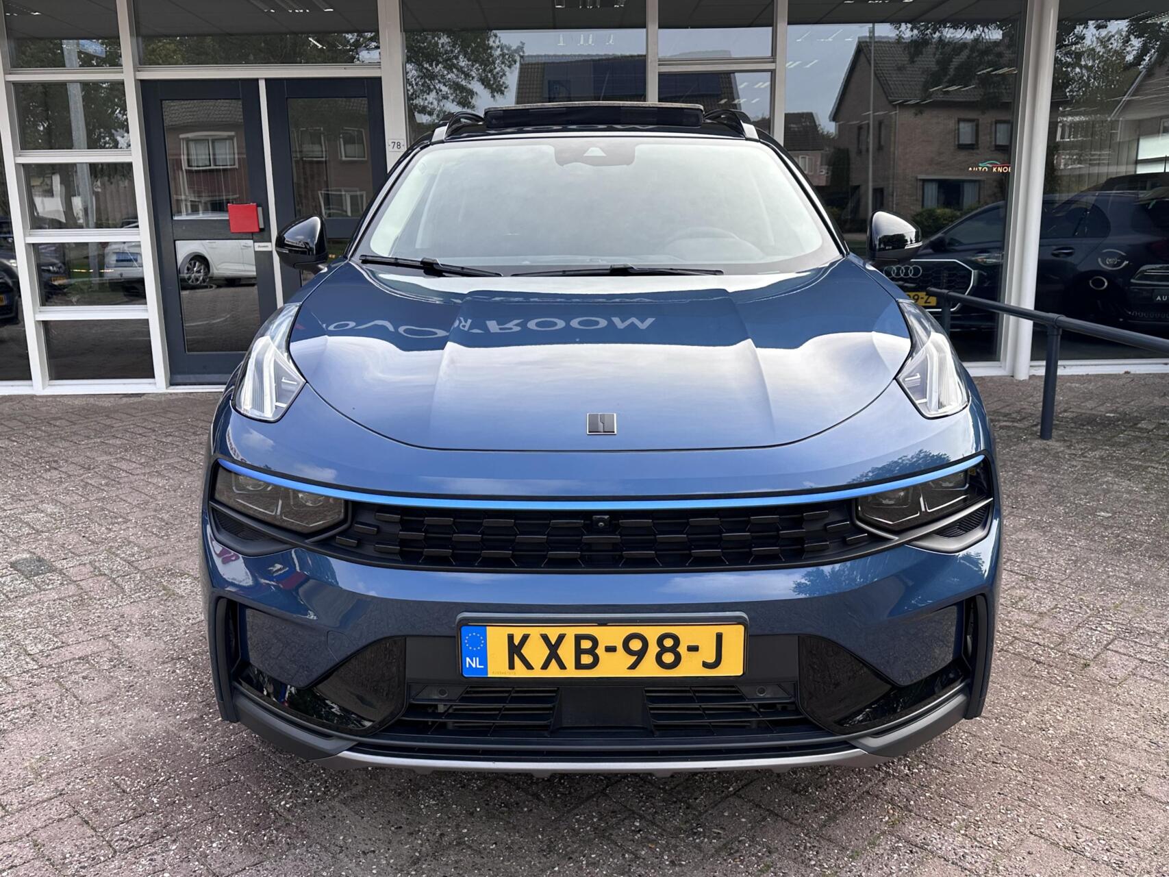 Foto van LYNK & Co 01