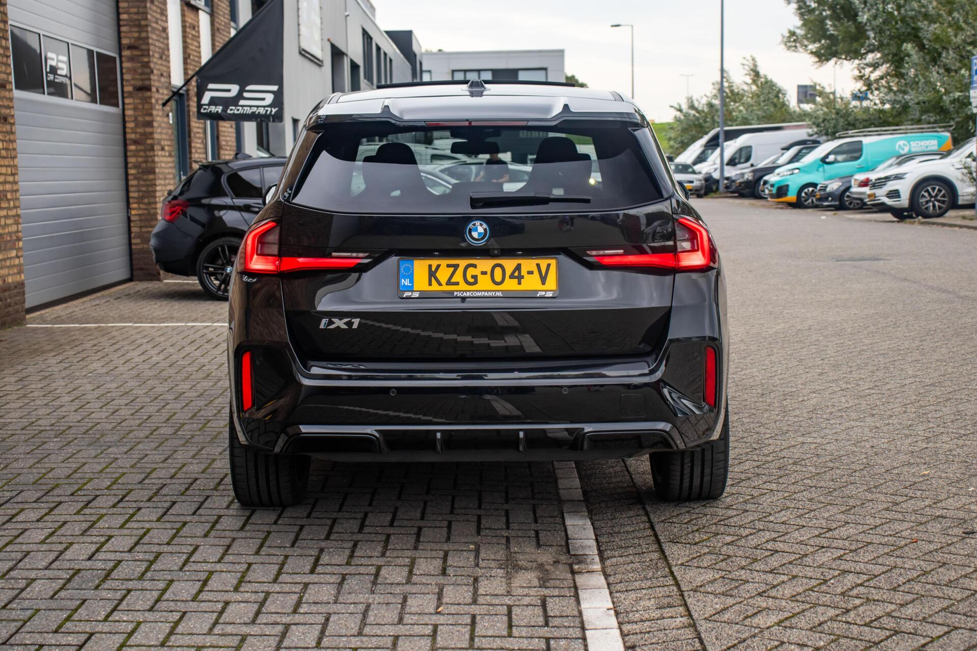 Foto van BMW Ix1