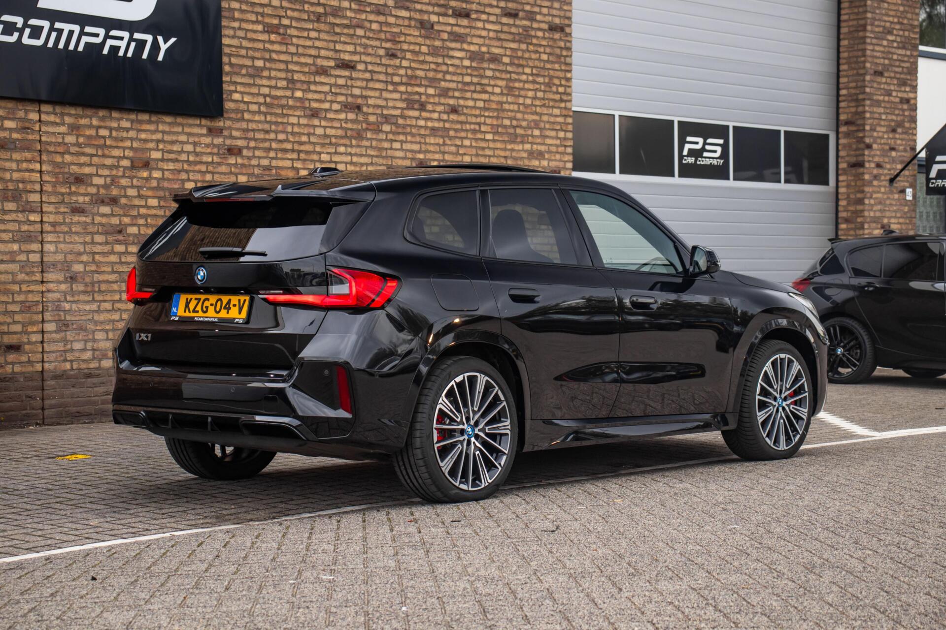 Foto van BMW Ix1