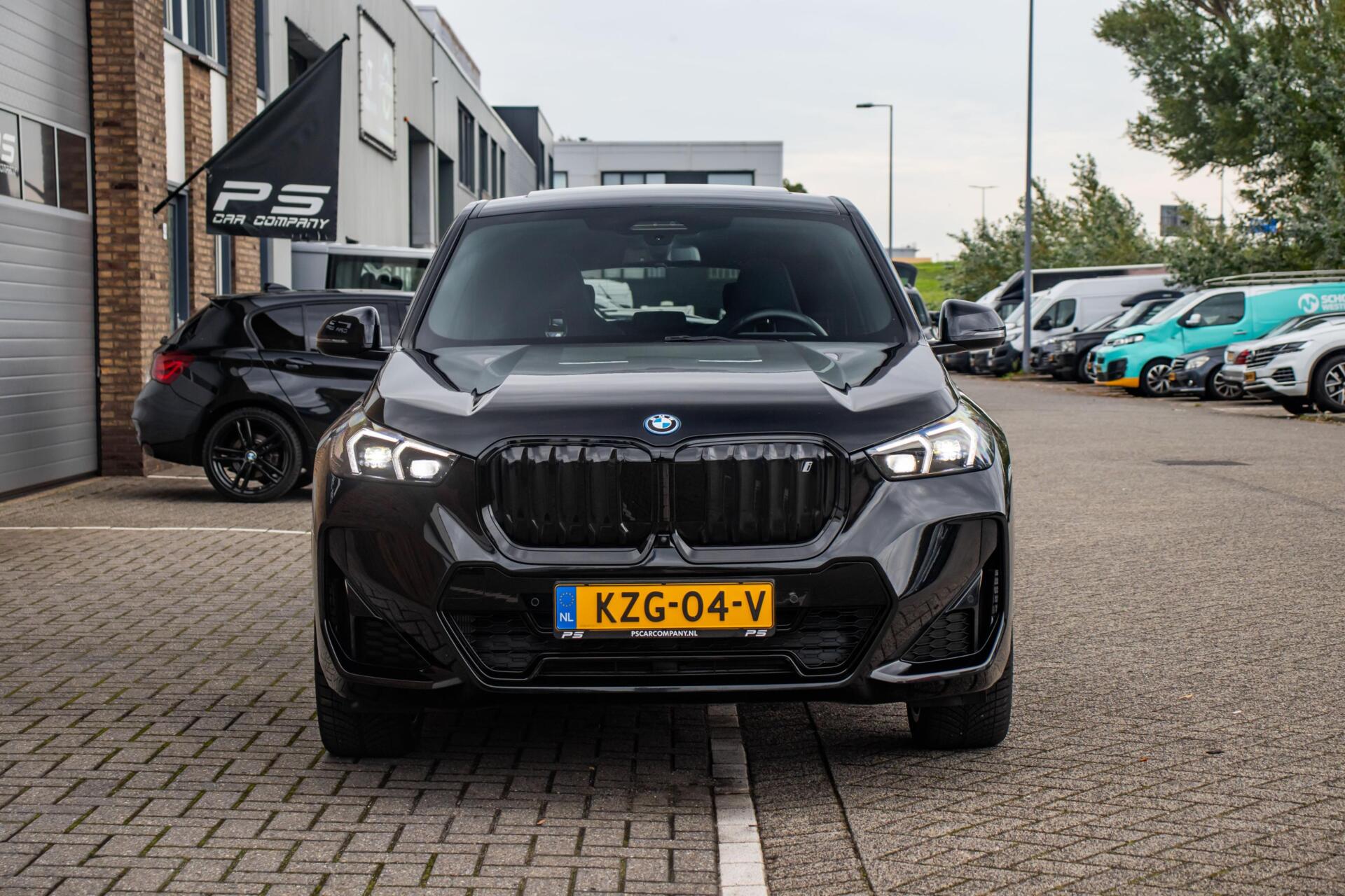 Foto van BMW Ix1