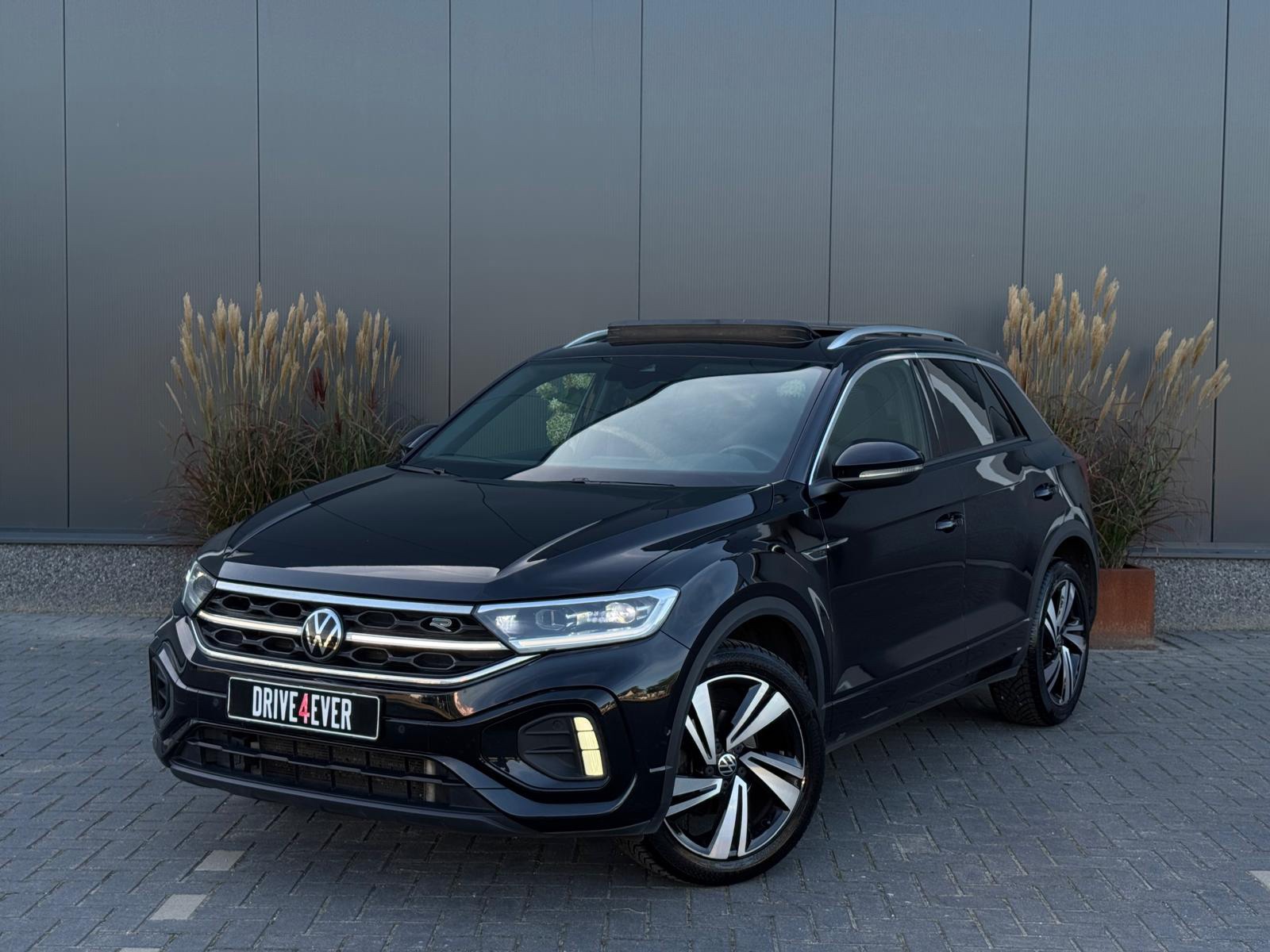 Volkswagen T-roc 1.5 TSI 3x R-Line FULL PANO|LEDER|CAMERA|ACC|ECC 2023 - voorkant