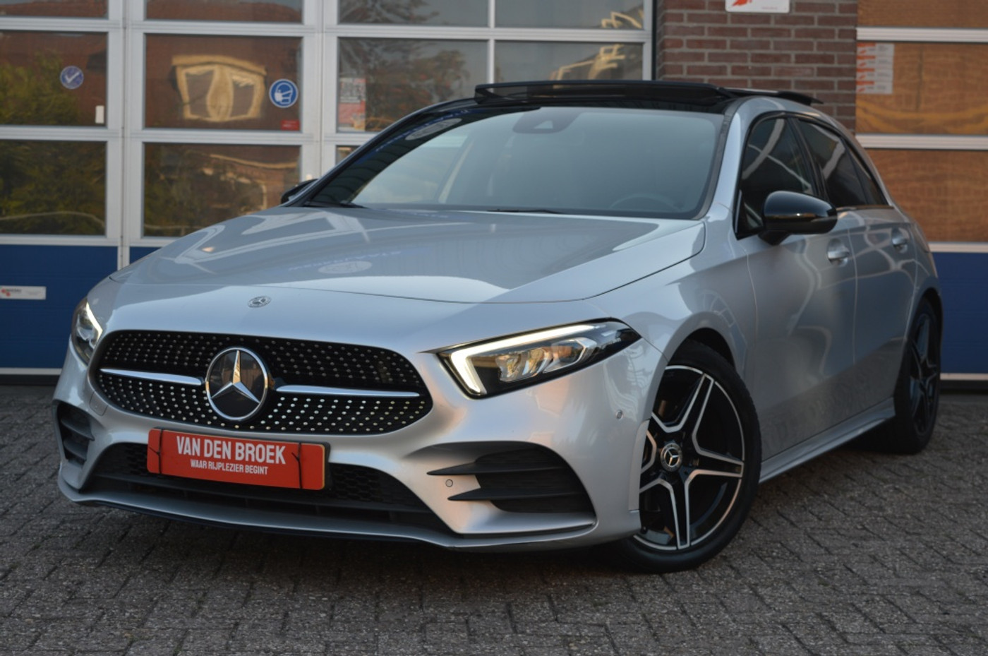 Mercedes-Benz A 180 180 AMG | AUT - PANODAK - STOEL.VERW 2019 - voorkant