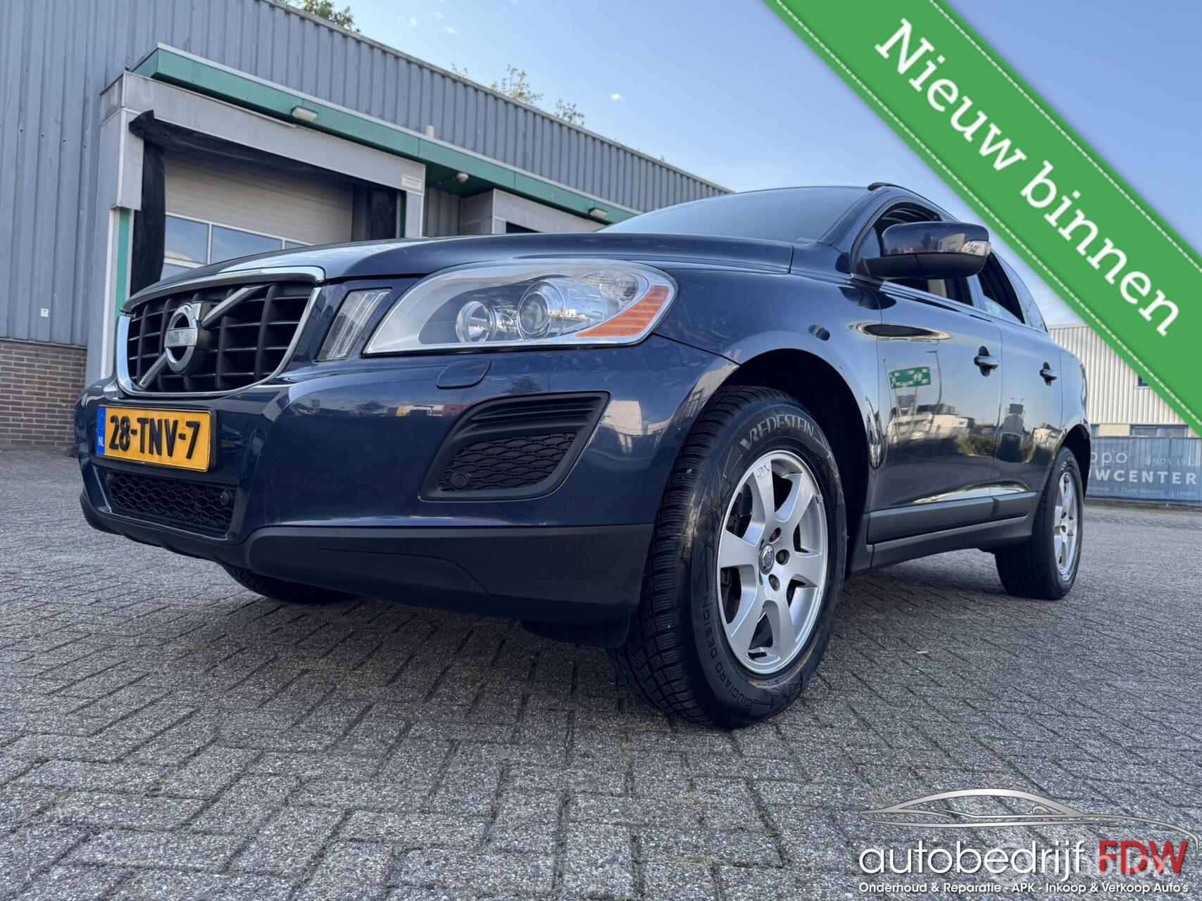 Volvo Xc60 2.0 D3/XENON/AIRCO/PDC/TREKHAAK/LM VELGEN/NAP/ 2012 - voorkant