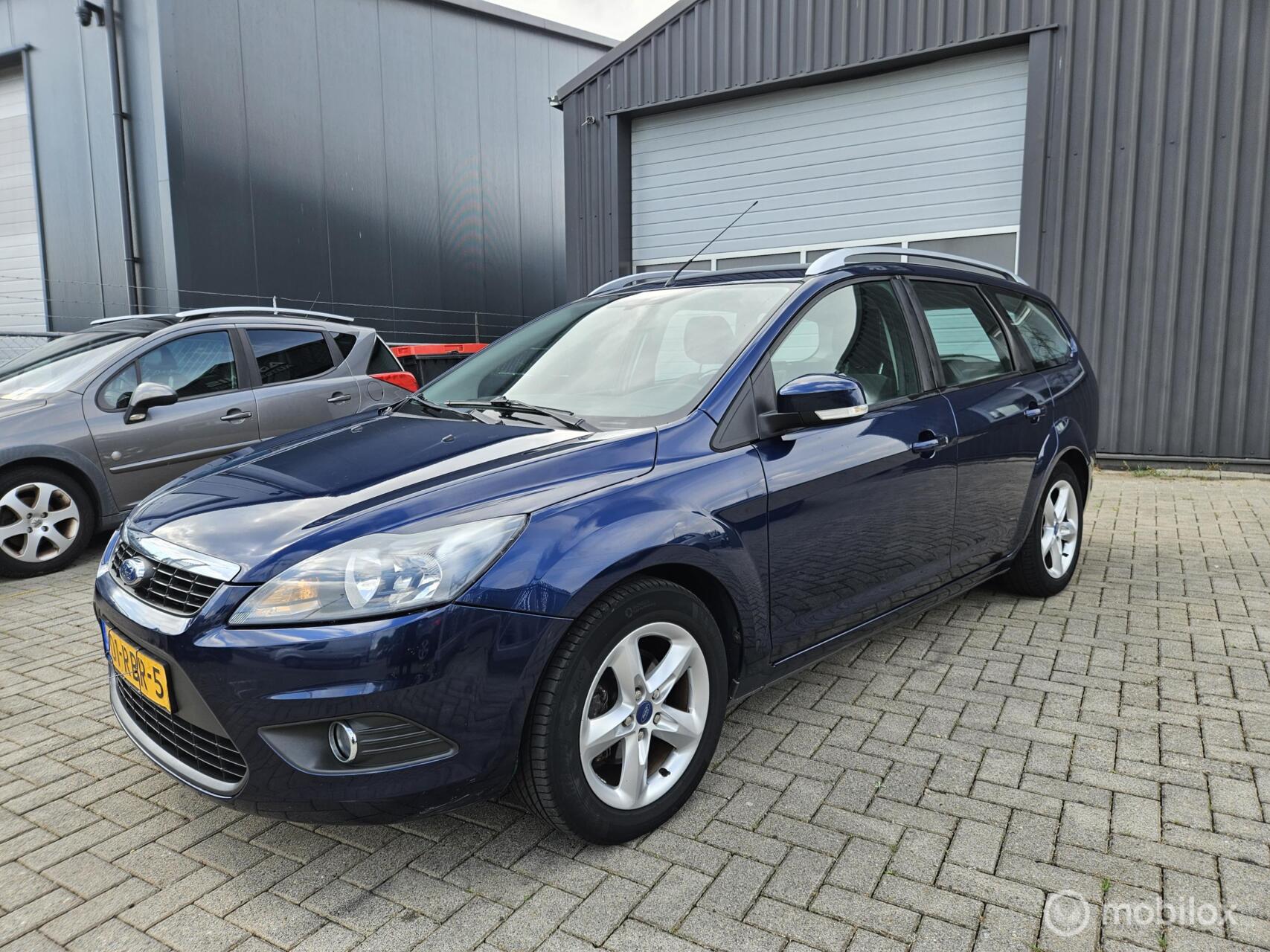 Ford Focus 1.6 Comfort AIRCO/CRUISE/TREKHAAK APK 08/2027 VASTEPRIJS 2011 - voorkant