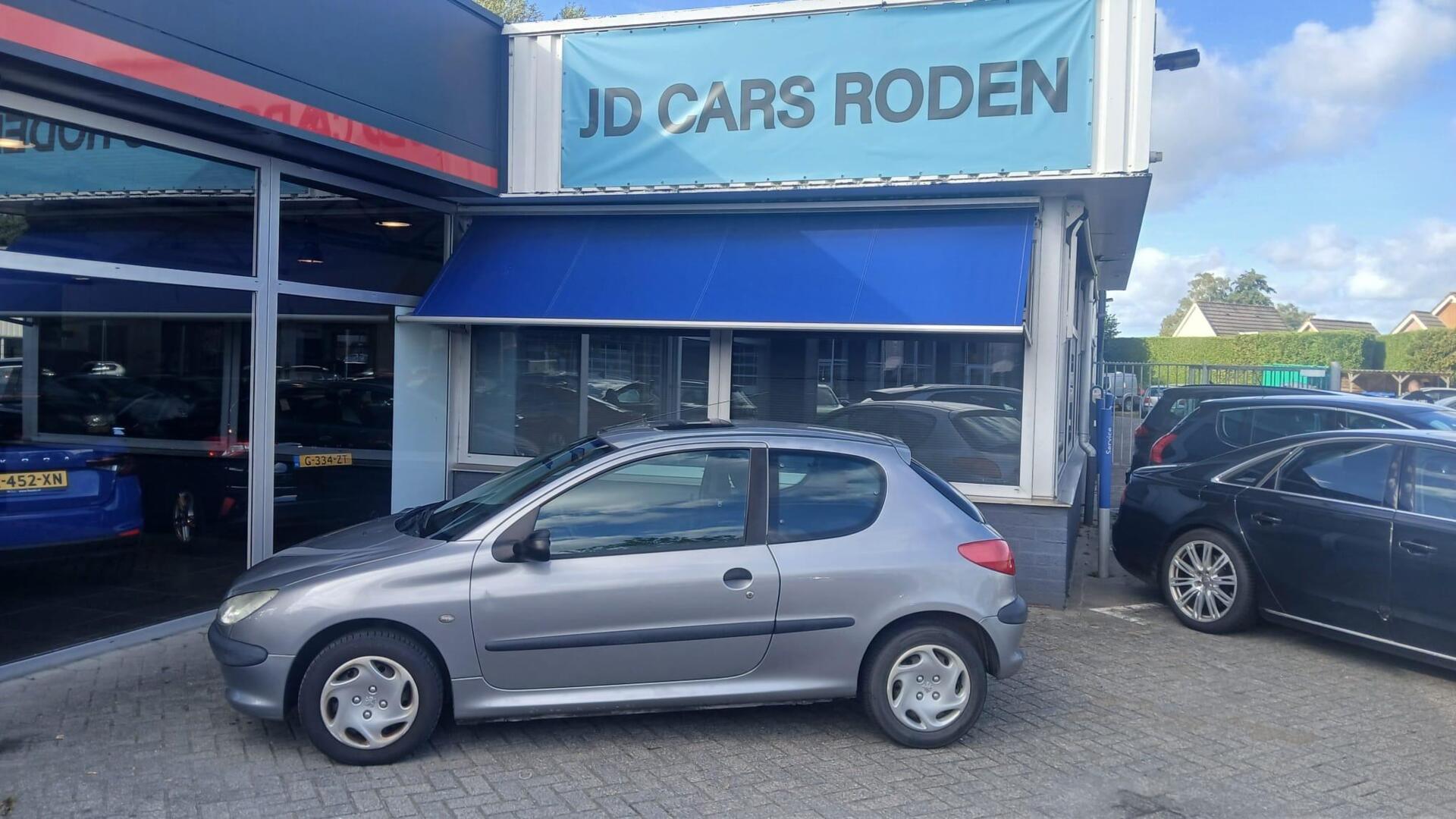 Peugeot 206 1.4 Gentry! Luxe! Netjes! Apk 20-05-2027! Koopje 2001 - voorkant