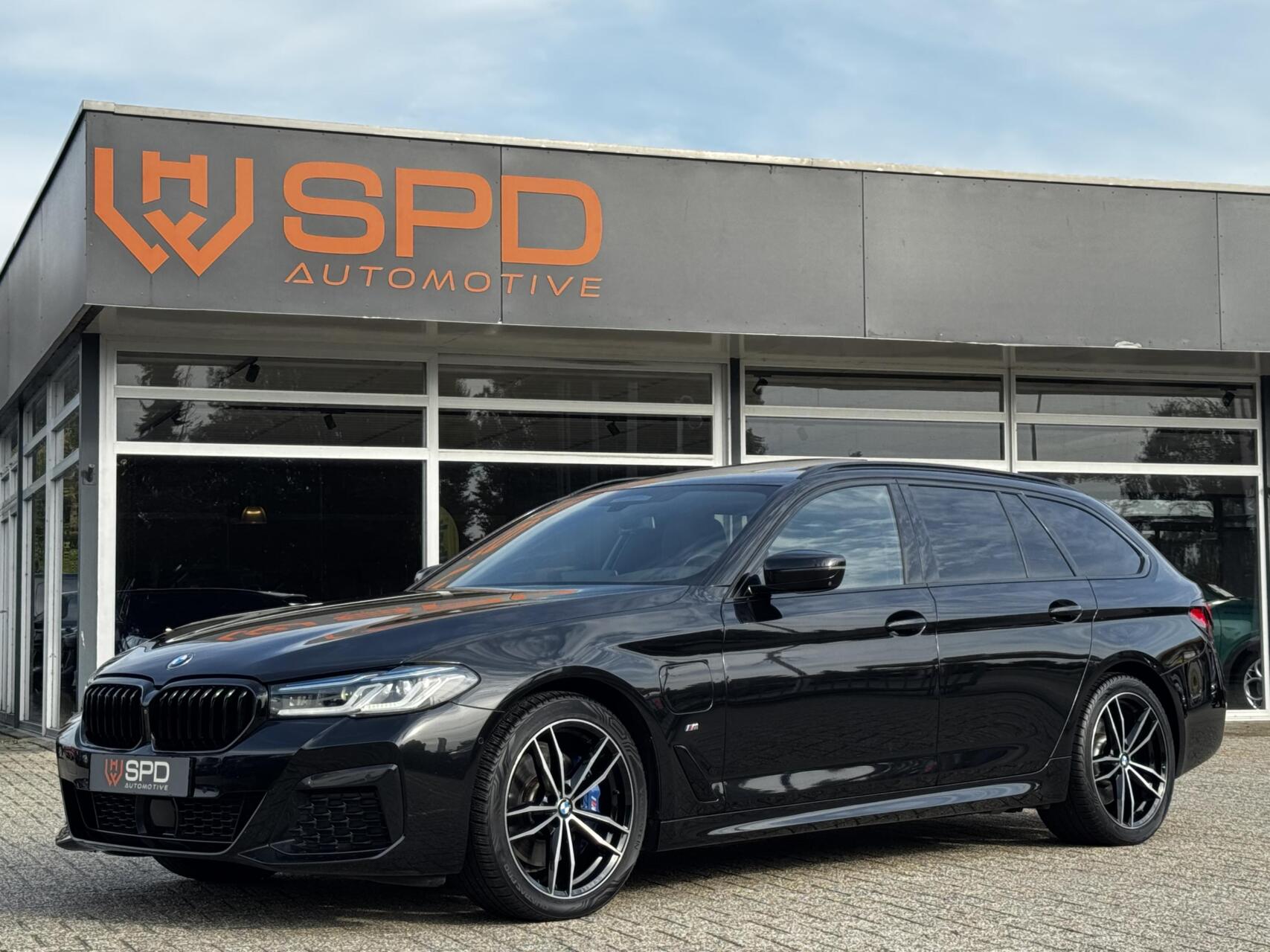 BMW 530e 530e M-sport|SOH90%|Laser|Memory|Trekhaa 2021 - voorkant