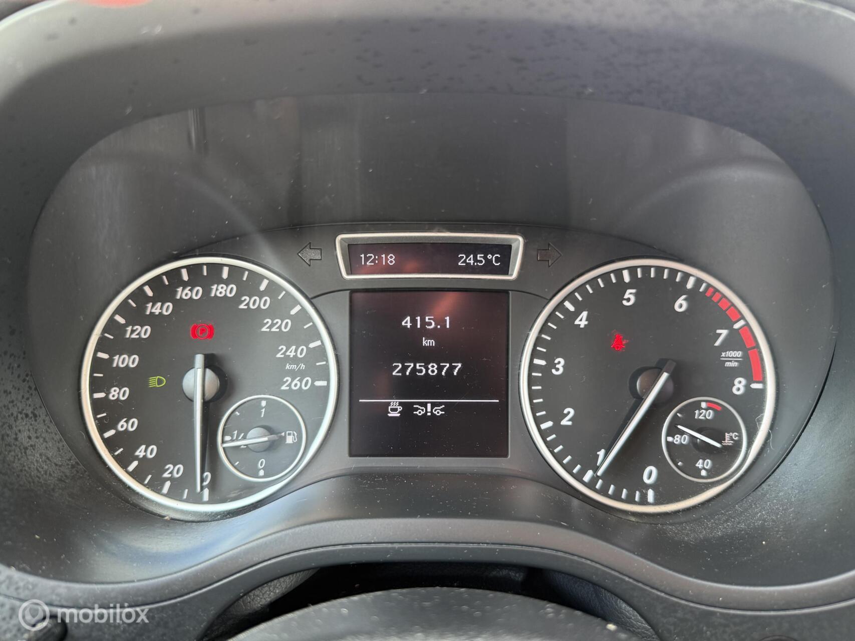 Foto van Mercedes-Benz B 180