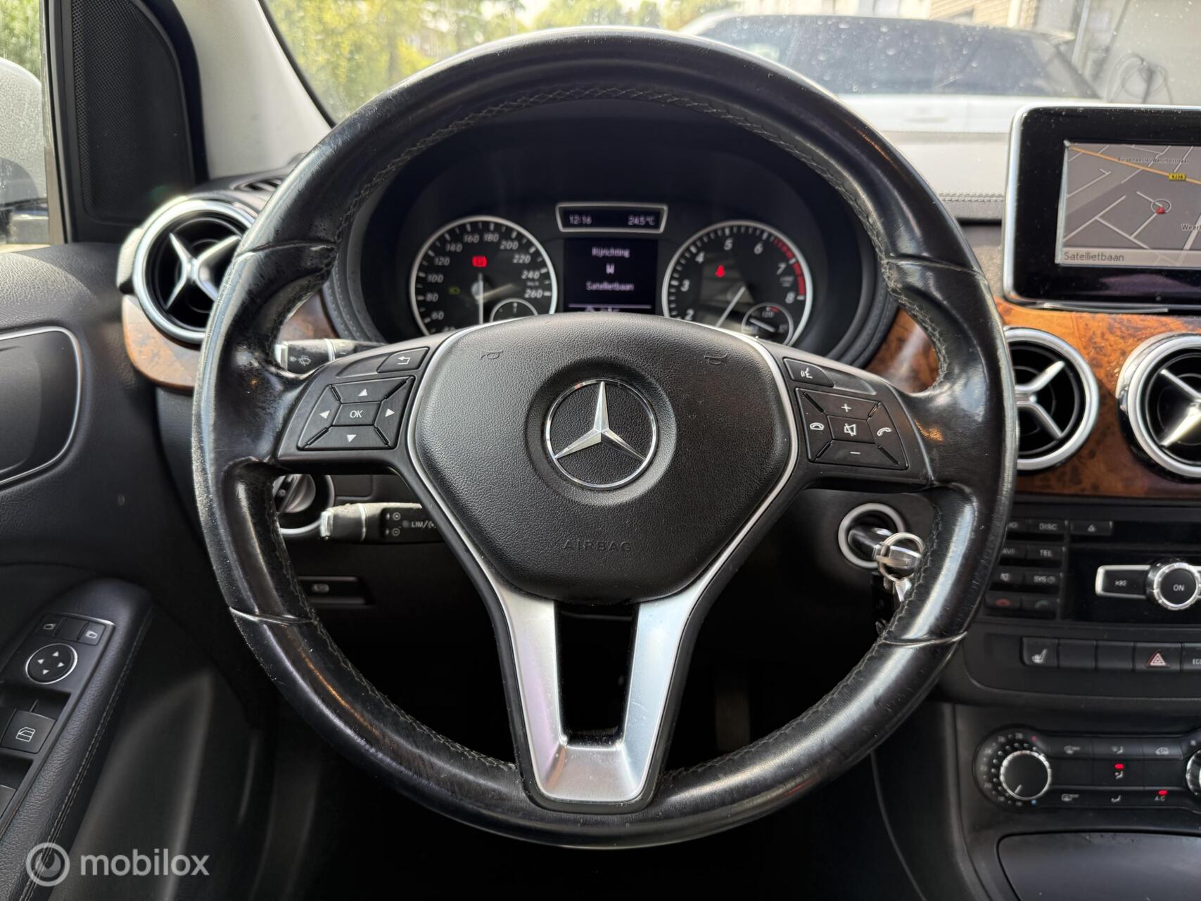 Foto van Mercedes-Benz B 180