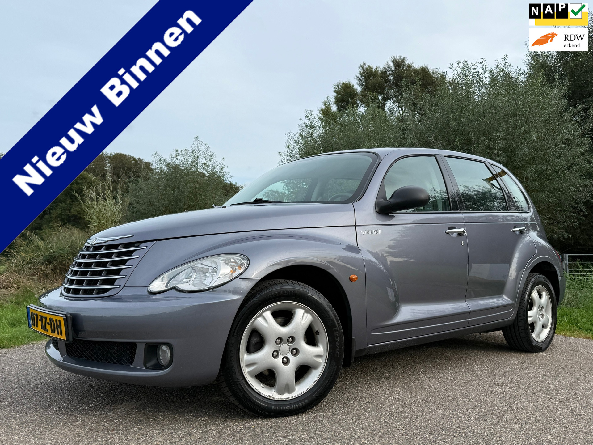 Chrysler PT Cruiser 2.4i Touring Automaat | Youngtimer | Airco | slechts 147.912 km | Origineel NL | 16" Velgen | PDC | Cruise | 2007 - voorkant