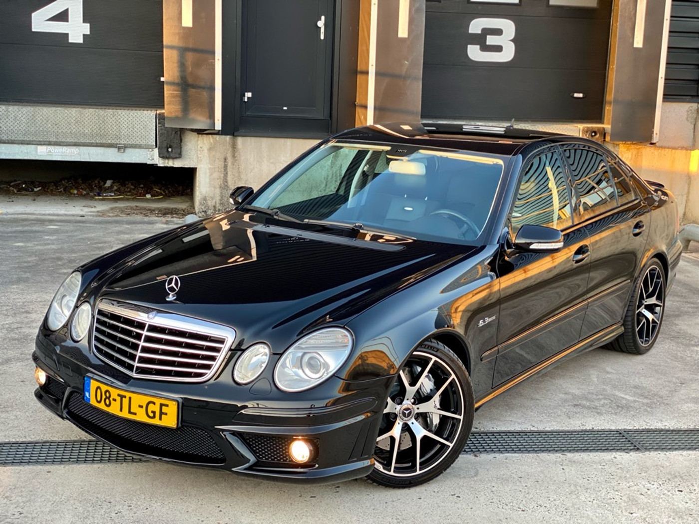 Foto van Mercedes-Benz E 63 AMG